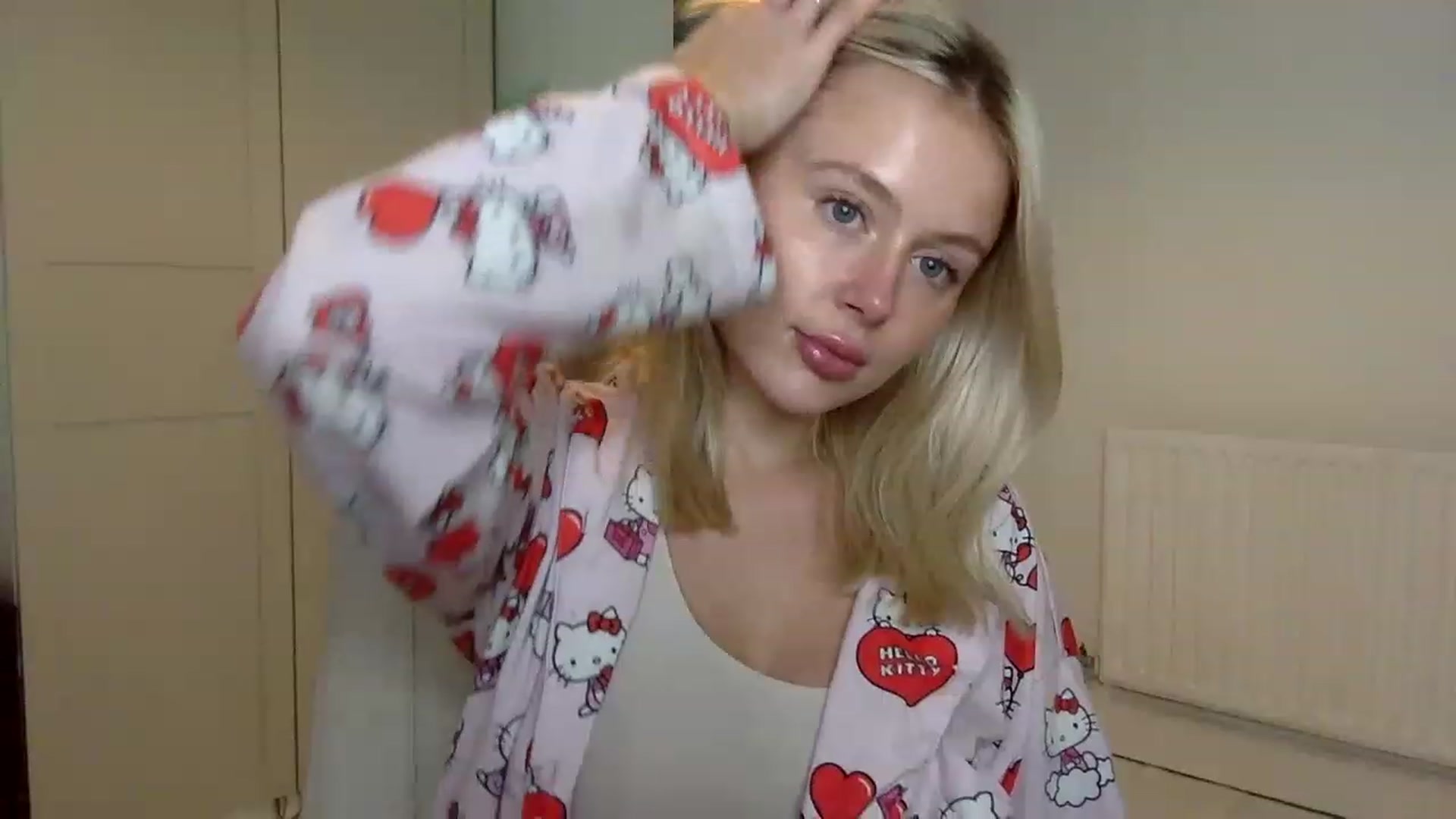 Gallery image thumbnail from BeaSaitou's myfreecams stream on, 12/15/2022, 22:30 image 14 of 20