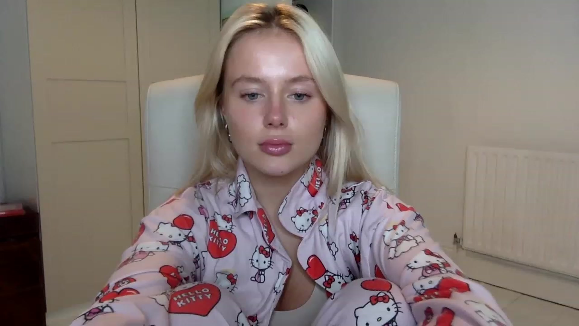 Gallery image thumbnail from BeaSaitou's myfreecams stream on, 12/15/2022, 22:30 image 4 of 20