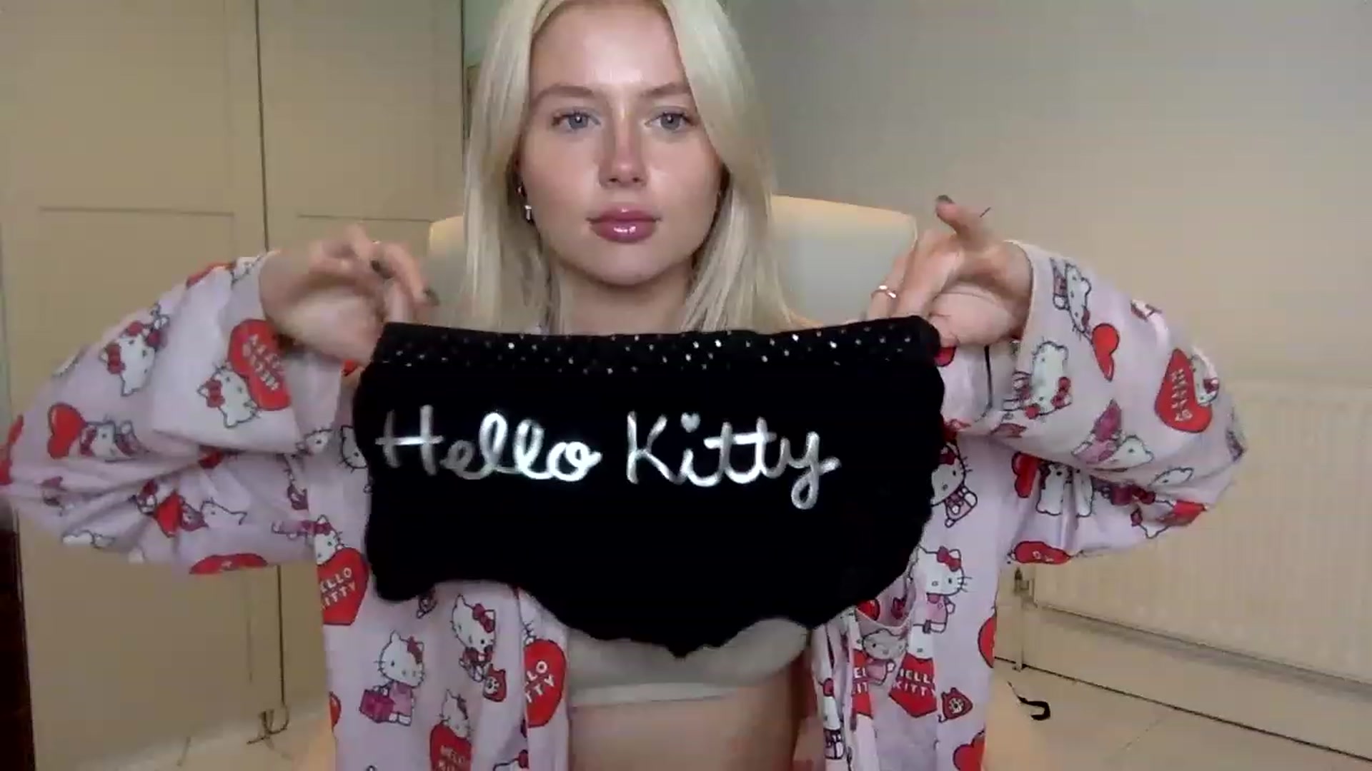 Gallery image thumbnail from BeaSaitou's myfreecams stream on, 12/15/2022, 22:30 image 11 of 20