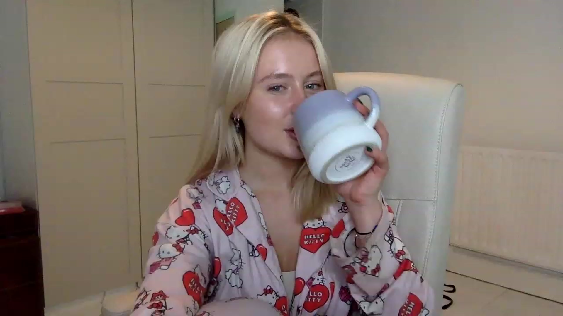 Gallery image thumbnail from BeaSaitou's myfreecams stream on, 12/15/2022, 22:30 image 1 of 20