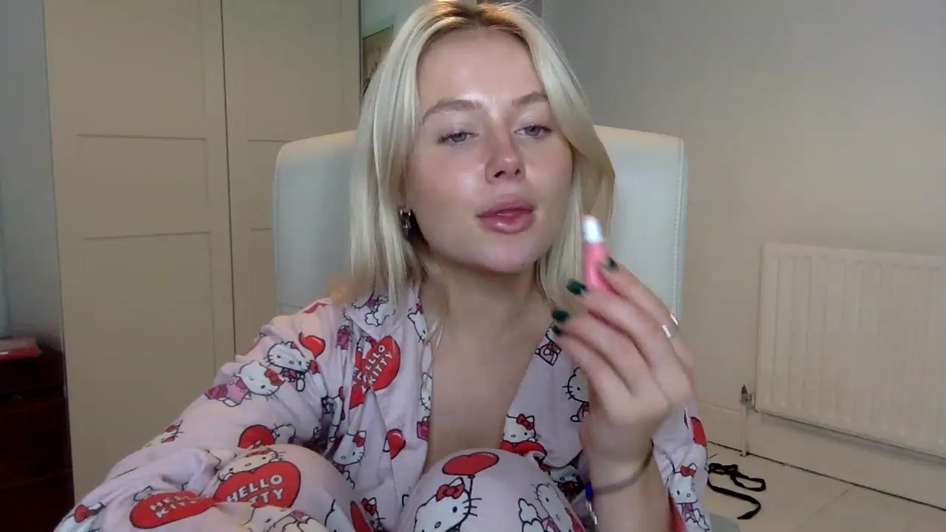 Gallery image thumbnail from BeaSaitou's myfreecams stream on, 12/15/2022, 22:30 image 2 of 20