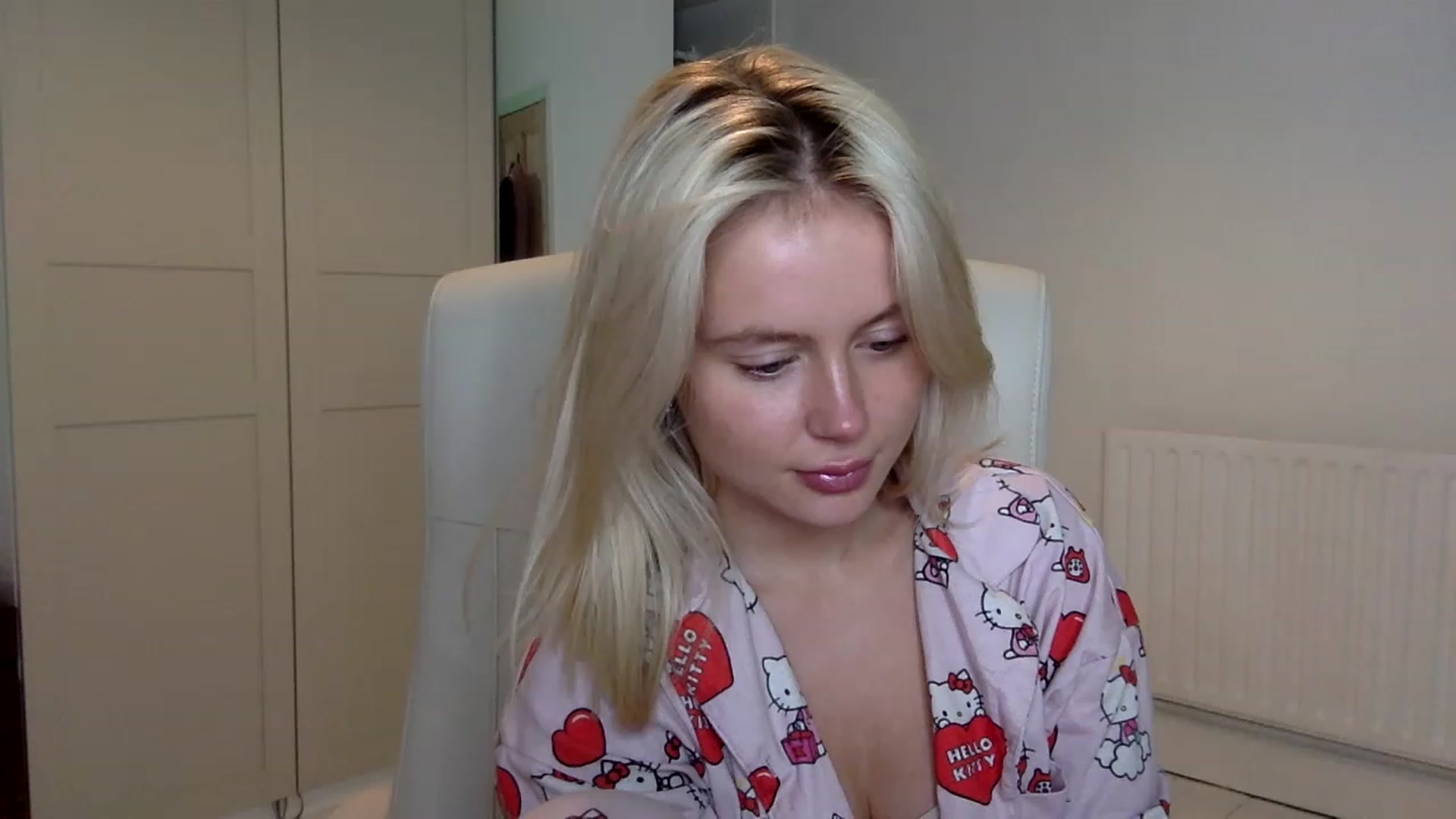 Gallery image thumbnail from BeaSaitou's myfreecams stream on, 12/15/2022, 22:30 image 18 of 20