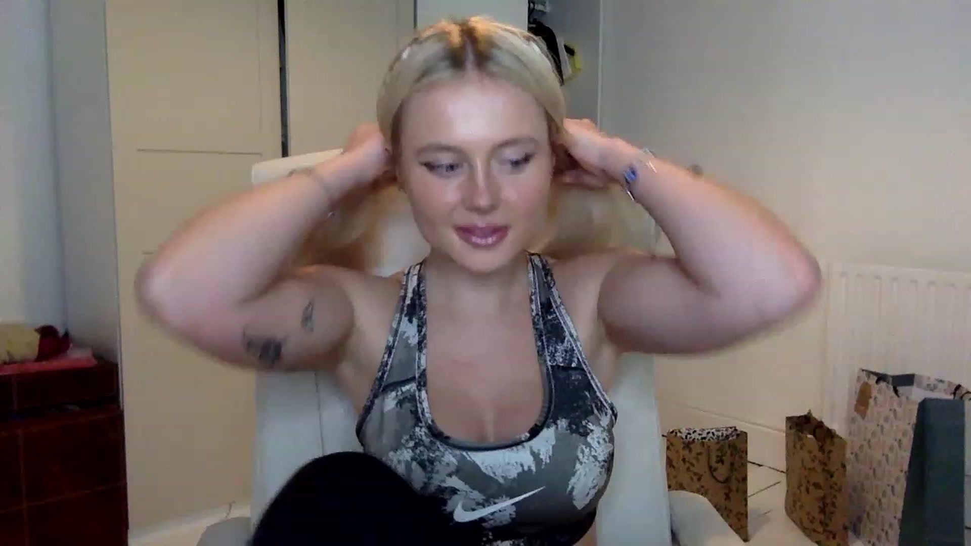 Gallery image thumbnail from BeaSaitou's myfreecams stream on, 12/19/2022, 17:53 image 4 of 20