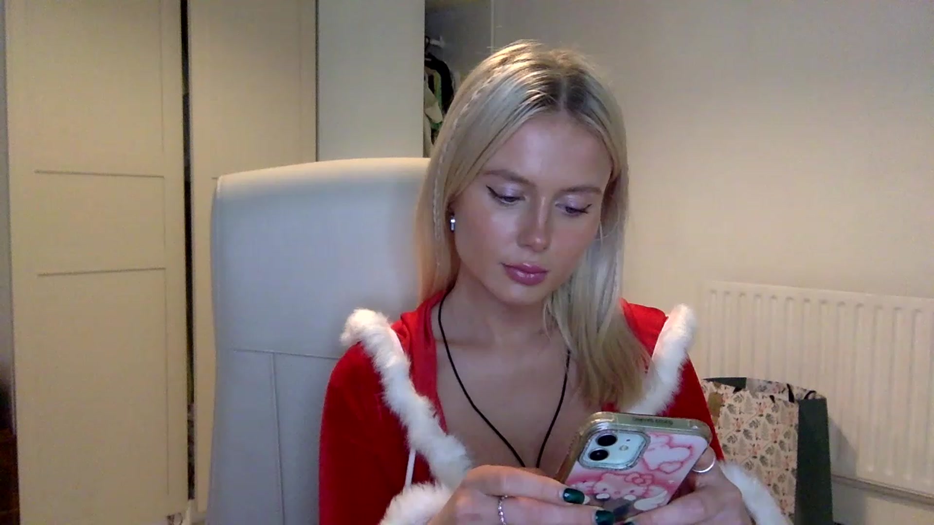 Gallery image thumbnail from BeaSaitou's myfreecams stream on, 12/20/2022, 17:14 image 7 of 20