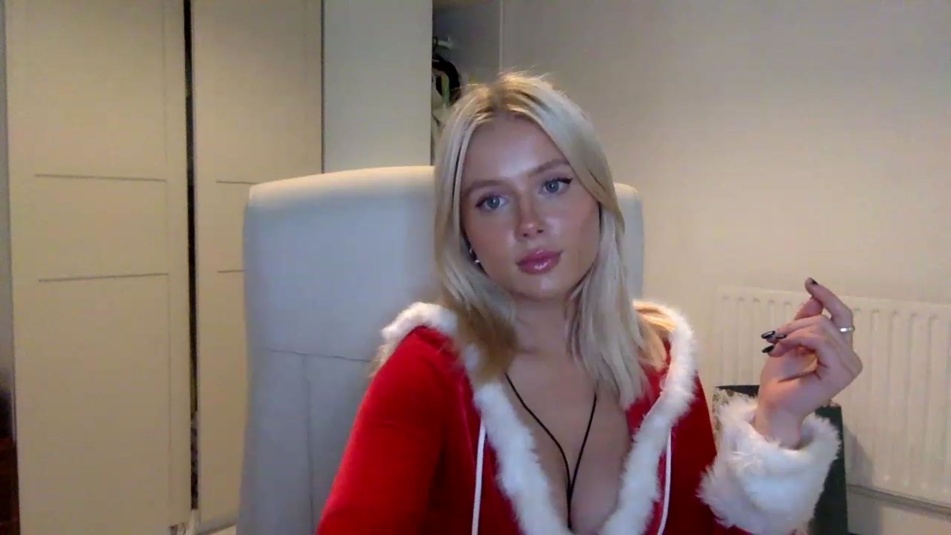 Gallery image thumbnail from BeaSaitou's myfreecams stream on, 12/20/2022, 17:14 image 14 of 20