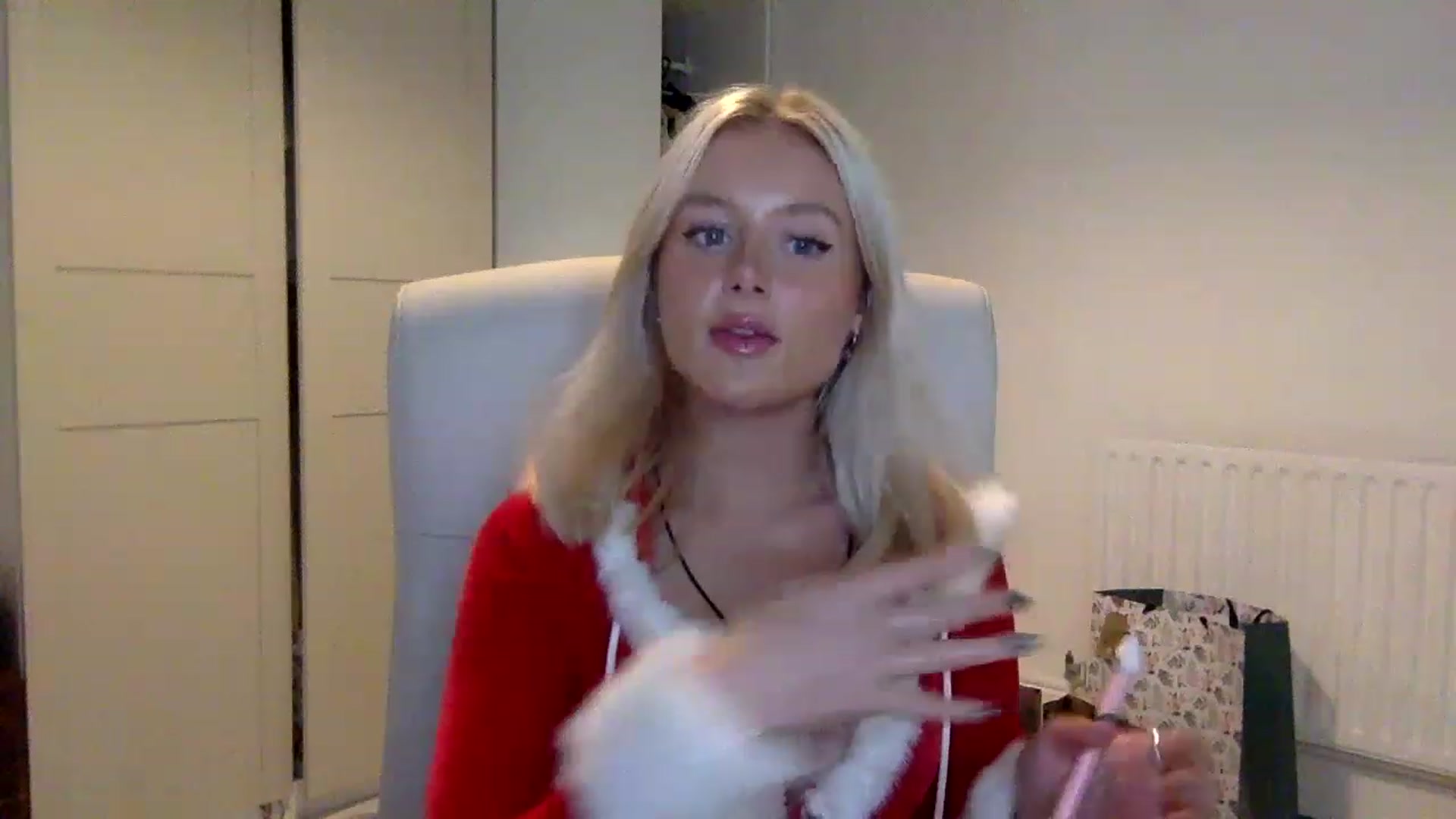 Gallery image thumbnail from BeaSaitou's myfreecams stream on, 12/20/2022, 17:14 image 11 of 20