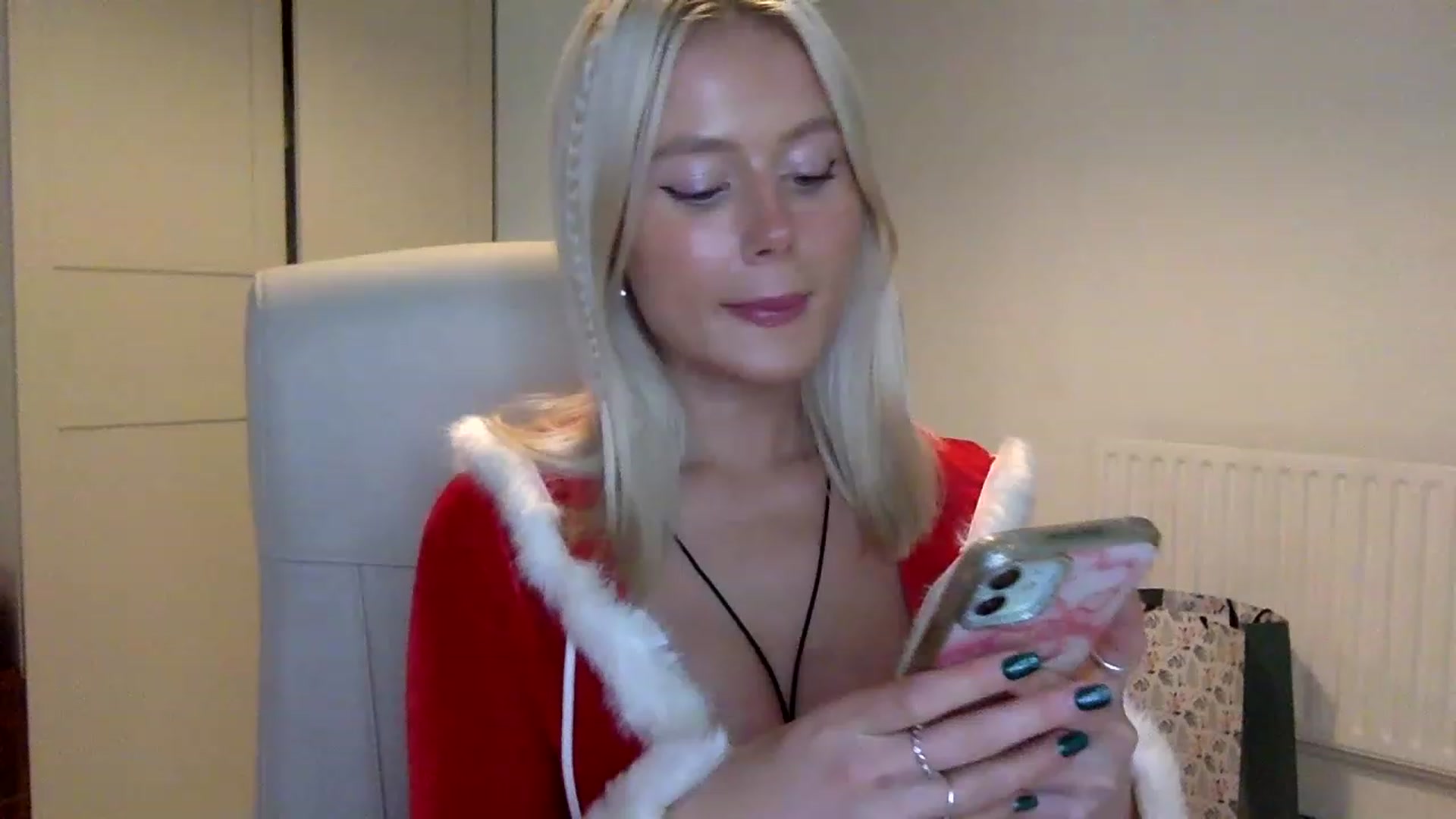 Gallery image thumbnail from BeaSaitou's myfreecams stream on, 12/20/2022, 17:14 image 6 of 20