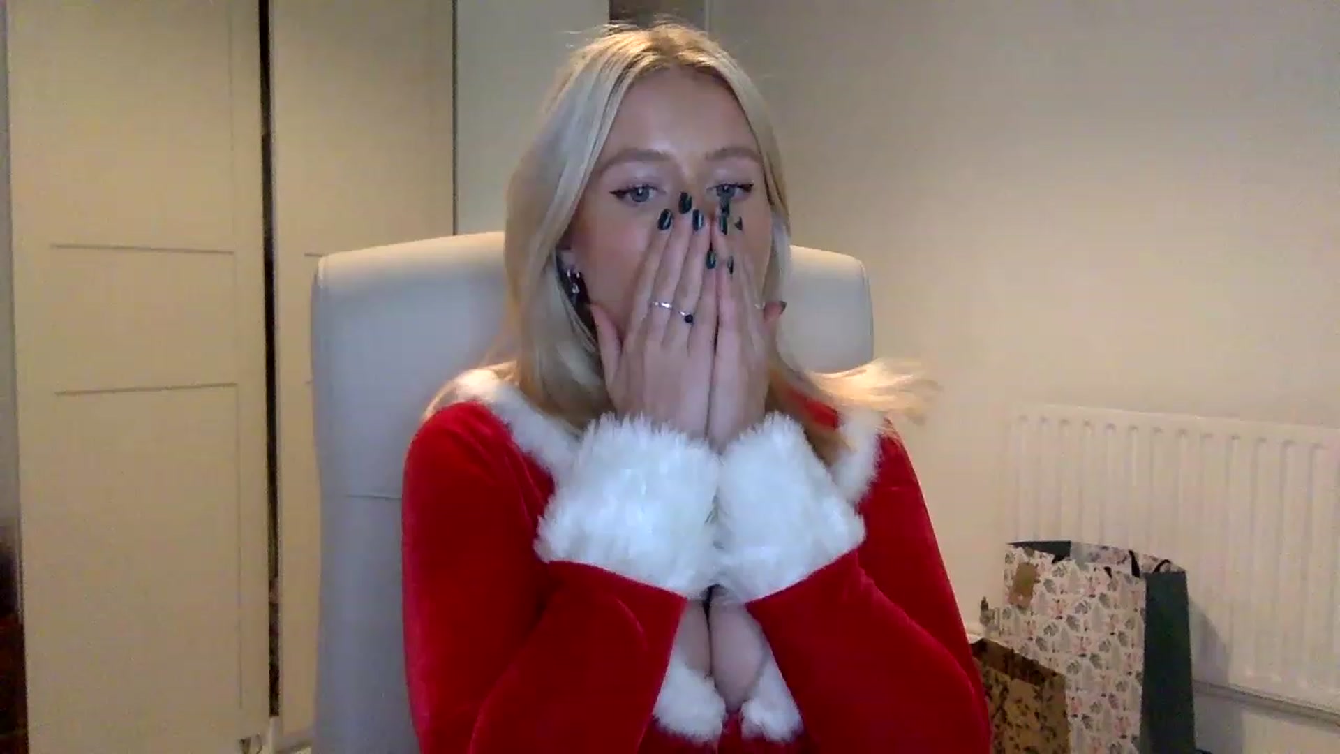 Gallery image thumbnail from BeaSaitou's myfreecams stream on, 12/20/2022, 17:14 image 12 of 20