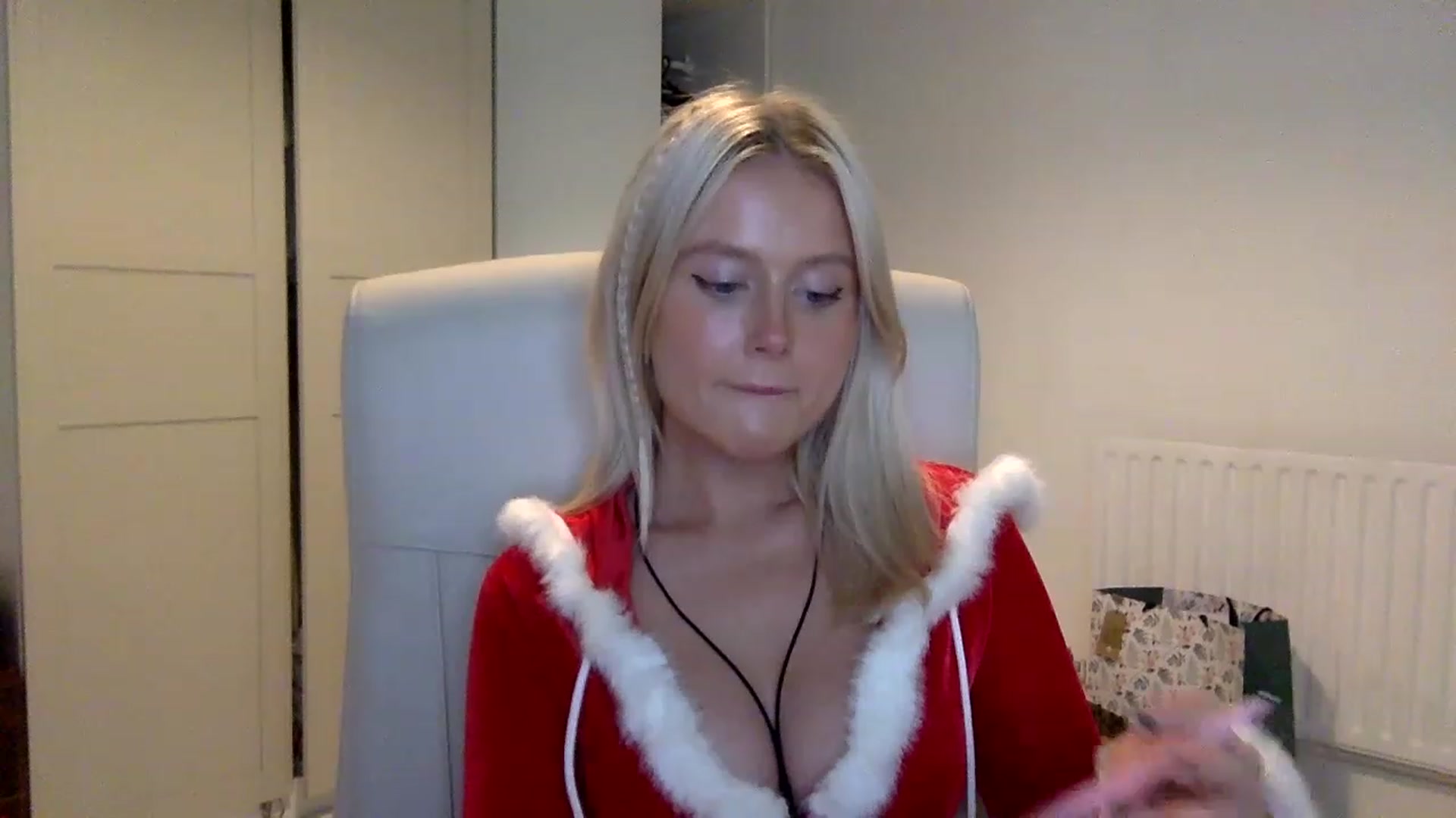 Gallery image thumbnail from BeaSaitou's myfreecams stream on, 12/20/2022, 17:14 image 8 of 20