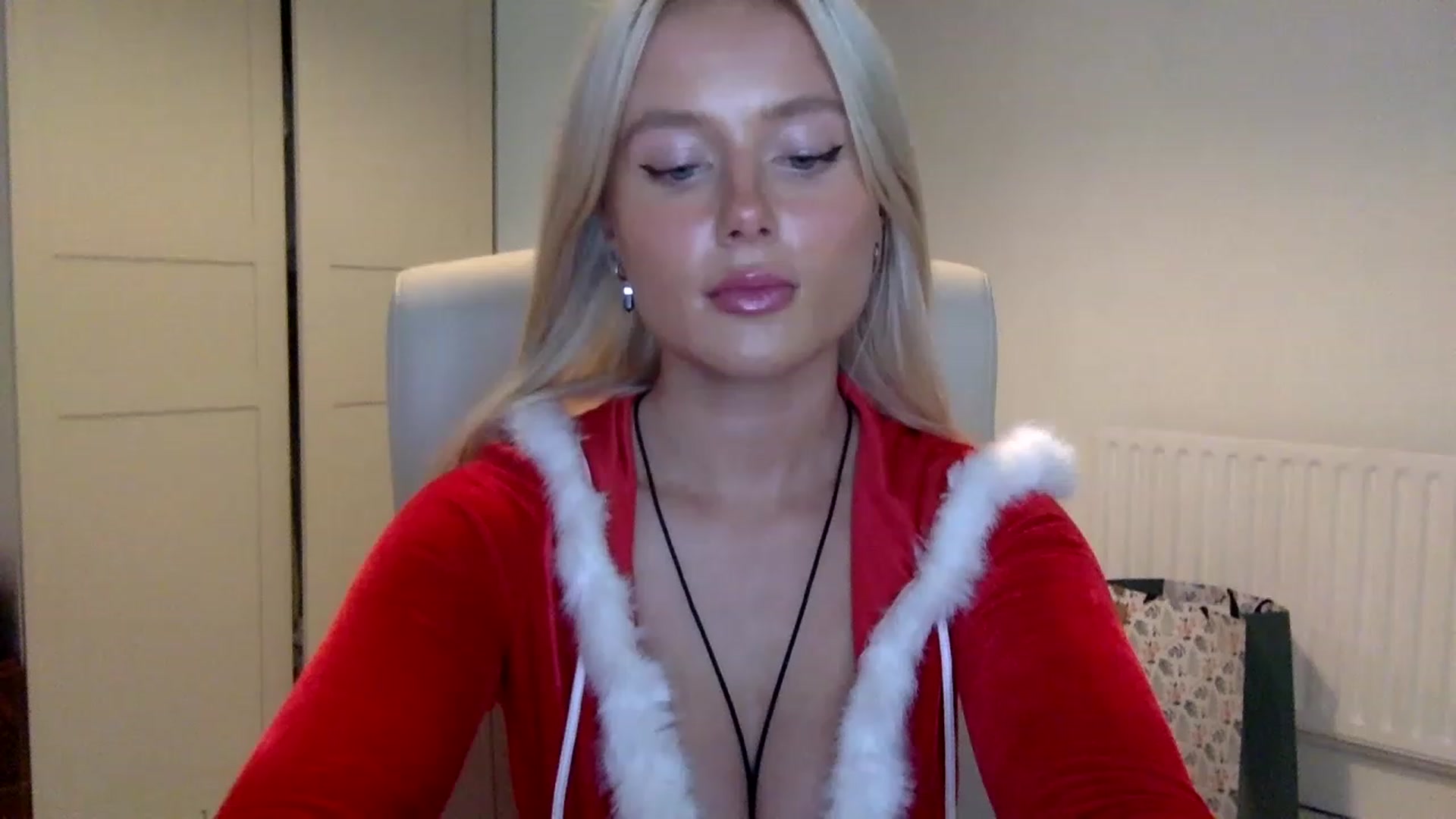 Gallery image thumbnail from BeaSaitou's myfreecams stream on, 12/20/2022, 17:14 image 9 of 20
