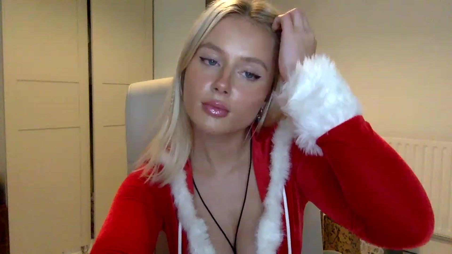 Gallery image thumbnail from BeaSaitou's myfreecams stream on, 12/20/2022, 17:14 image 13 of 20