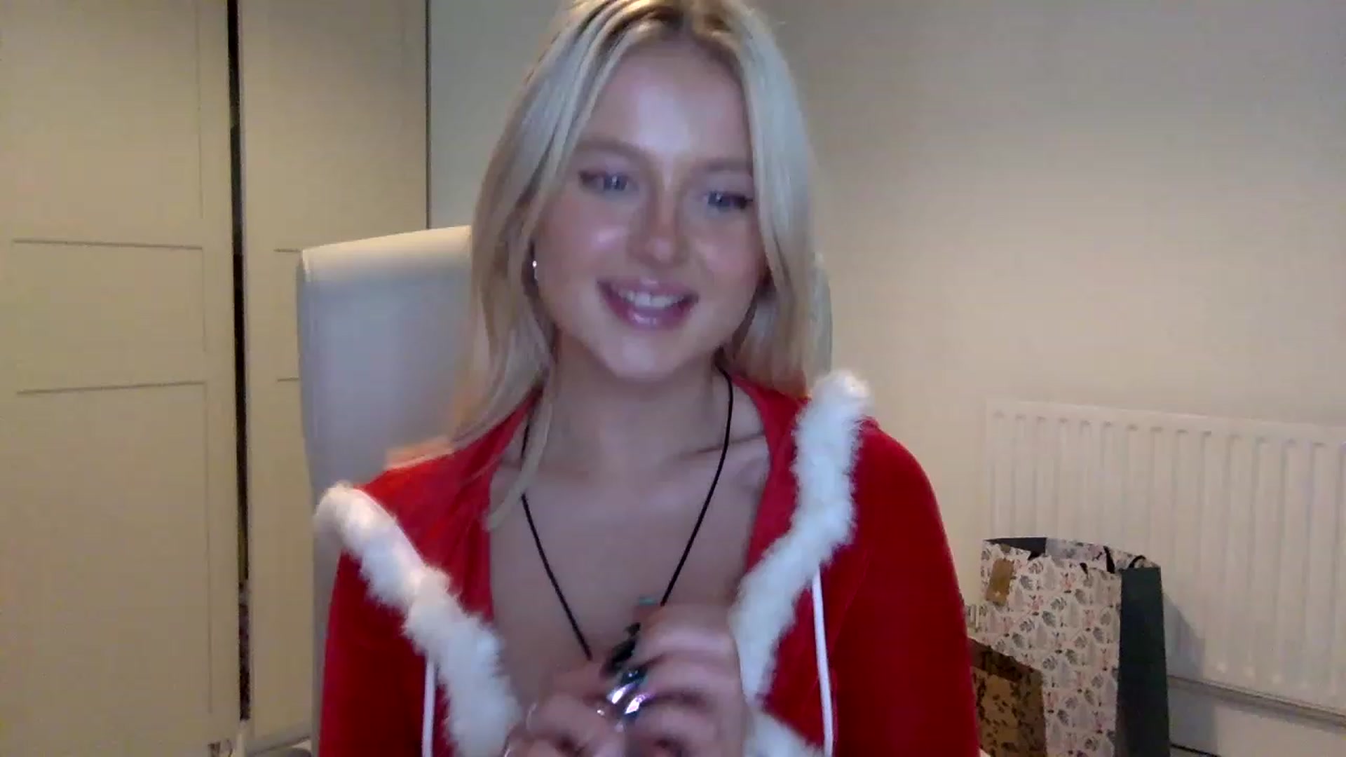 Gallery image thumbnail from BeaSaitou's myfreecams stream on, 12/20/2022, 18:45 image 9 of 20