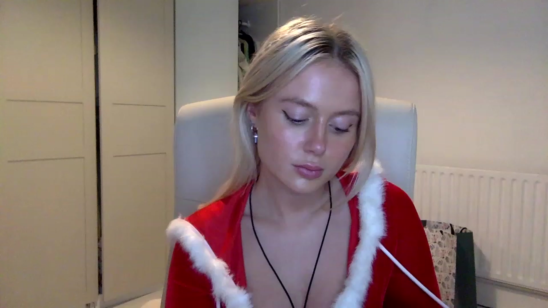 Gallery image thumbnail from BeaSaitou's myfreecams stream on, 12/20/2022, 18:45 image 3 of 20
