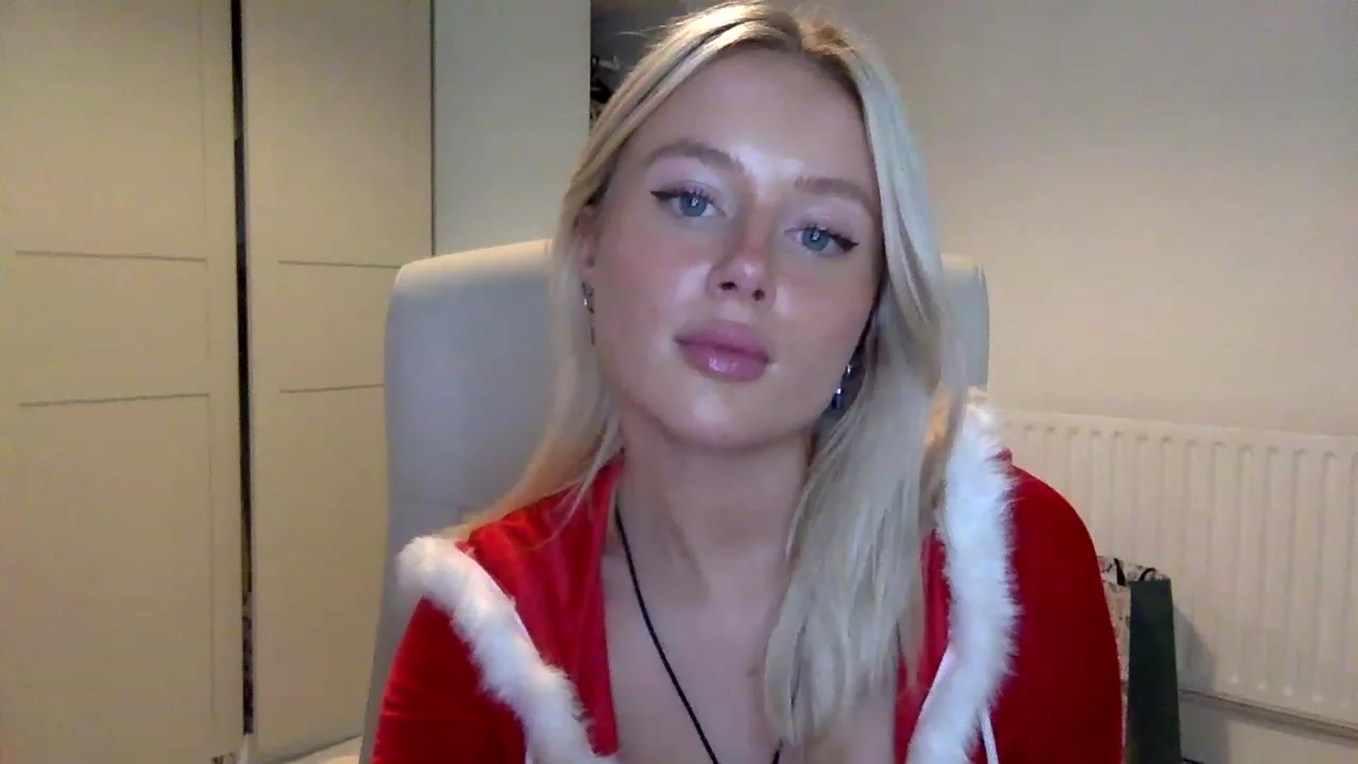 Gallery image thumbnail from BeaSaitou's myfreecams stream on, 12/20/2022, 18:45 image 1 of 20