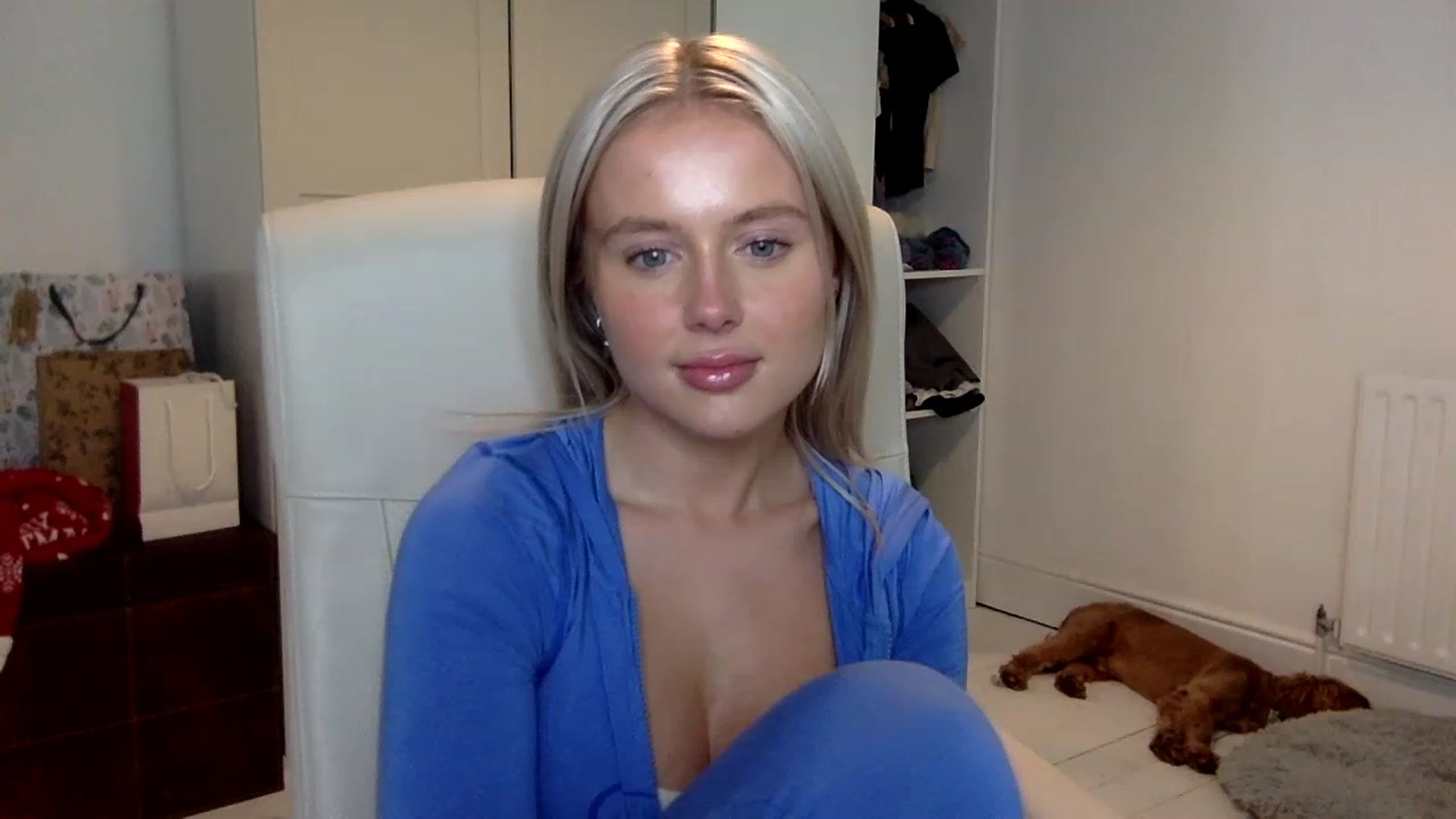 Gallery image thumbnail from BeaSaitou's myfreecams stream on, 12/22/2022, 17:11 image 5 of 20