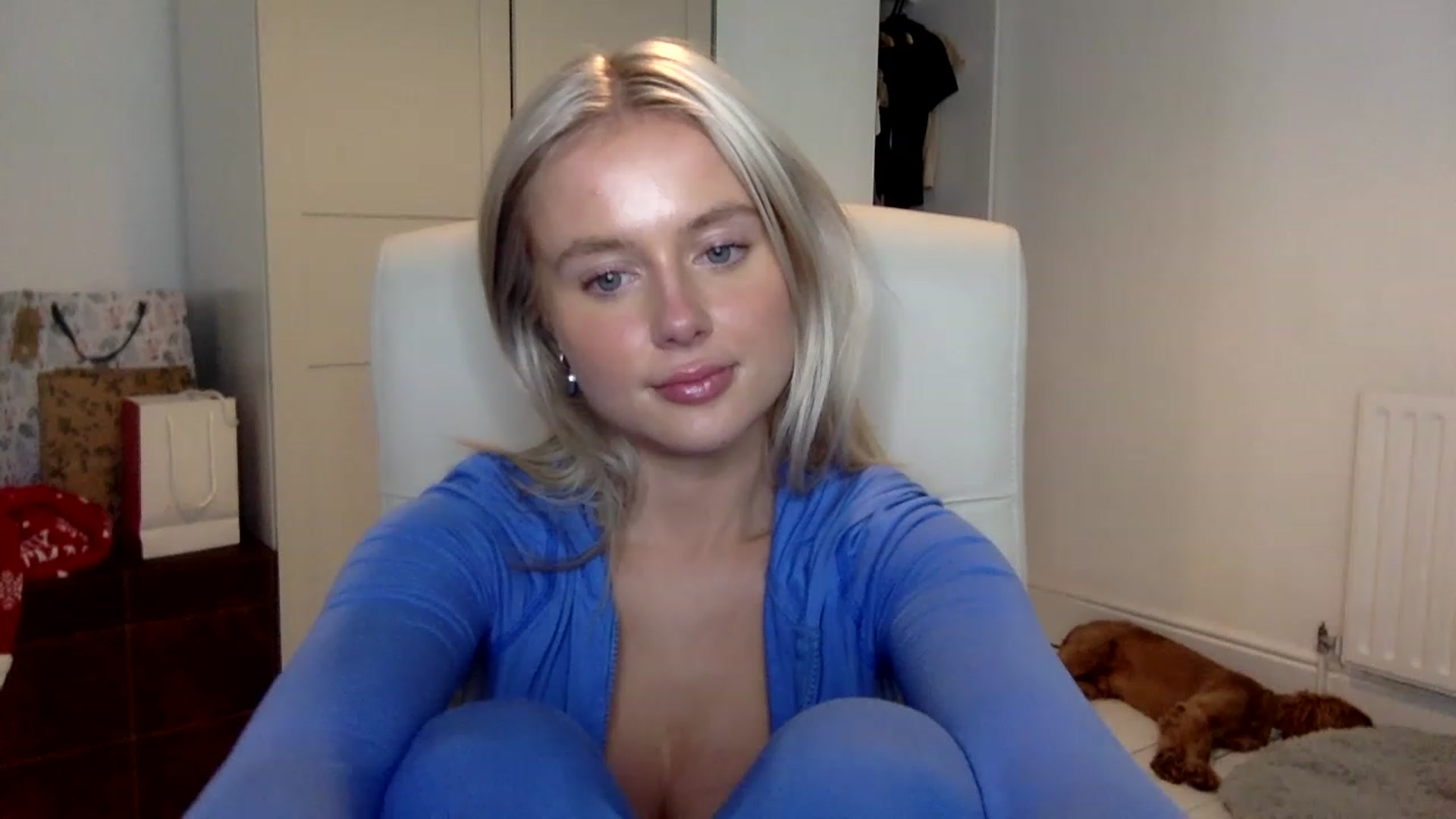 Gallery image thumbnail from BeaSaitou's myfreecams stream on, 12/22/2022, 17:11 image 9 of 20