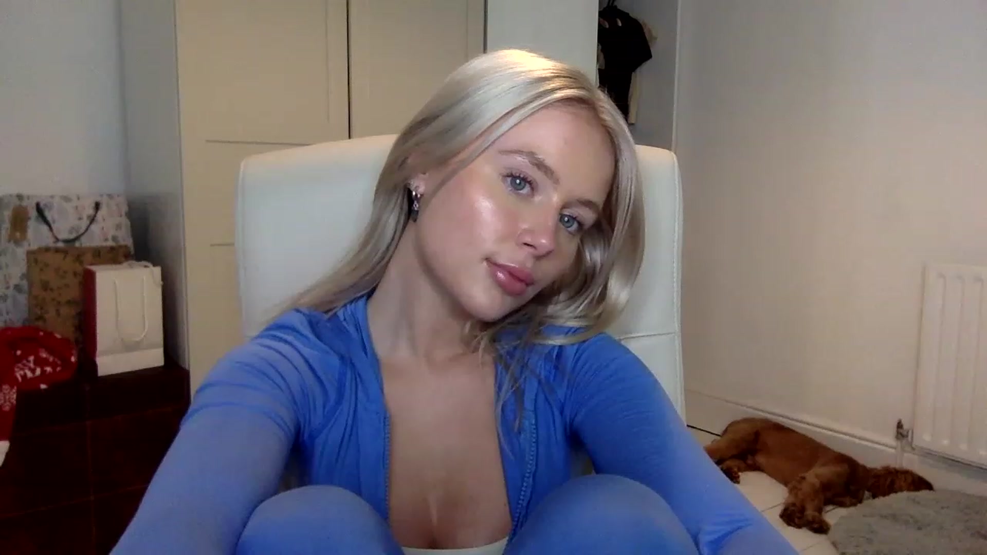 Gallery image thumbnail from BeaSaitou's myfreecams stream on, 12/22/2022, 17:11 image 12 of 20