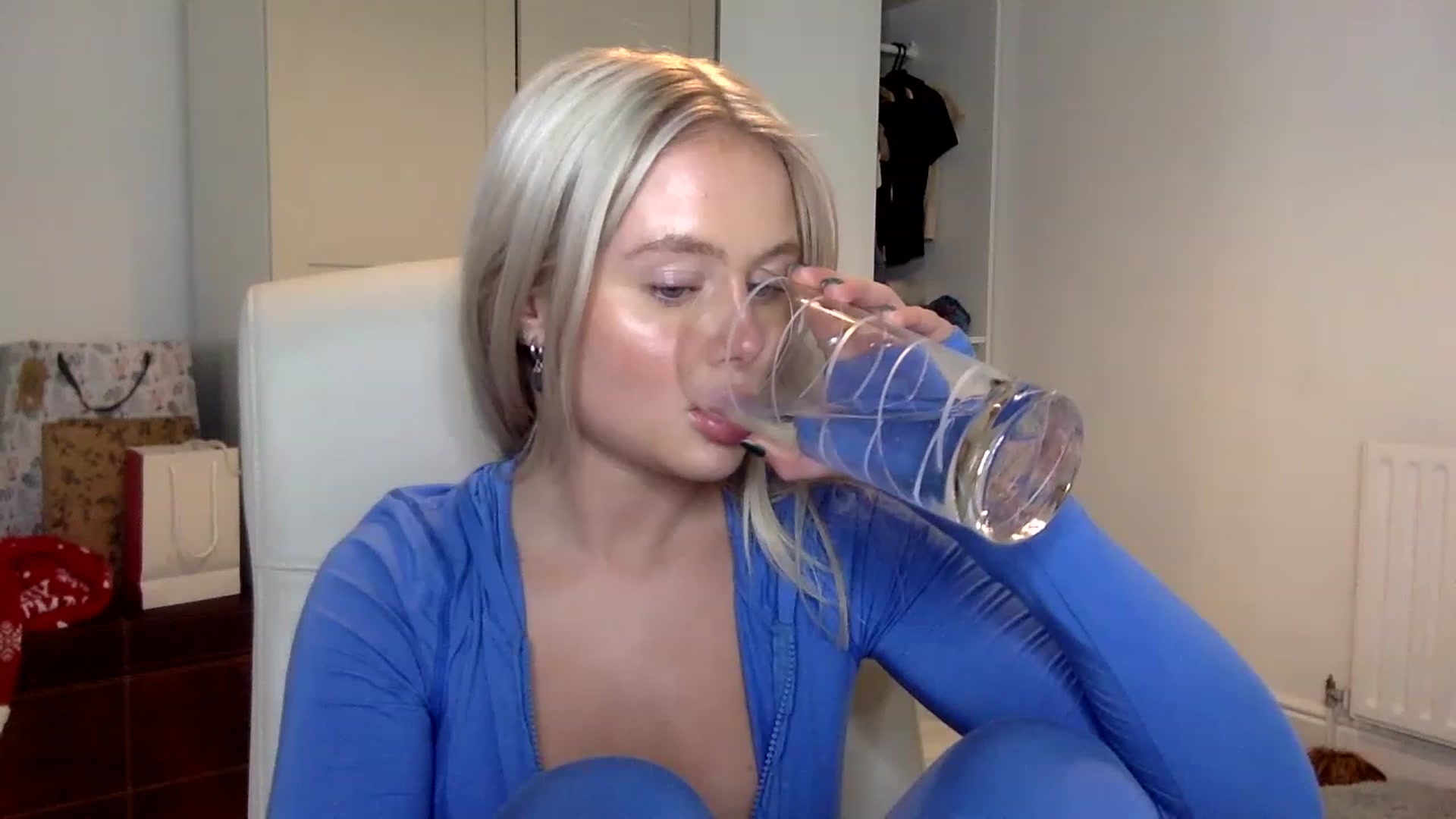 Gallery image thumbnail from BeaSaitou's myfreecams stream on, 12/22/2022, 17:11 image 19 of 20