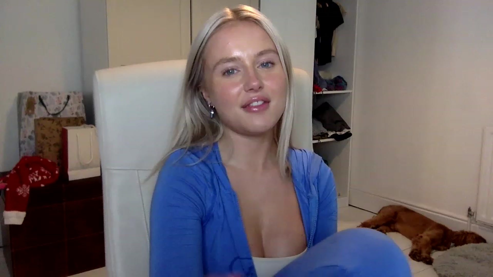 Gallery image thumbnail from BeaSaitou's myfreecams stream on, 12/22/2022, 17:11 image 4 of 20
