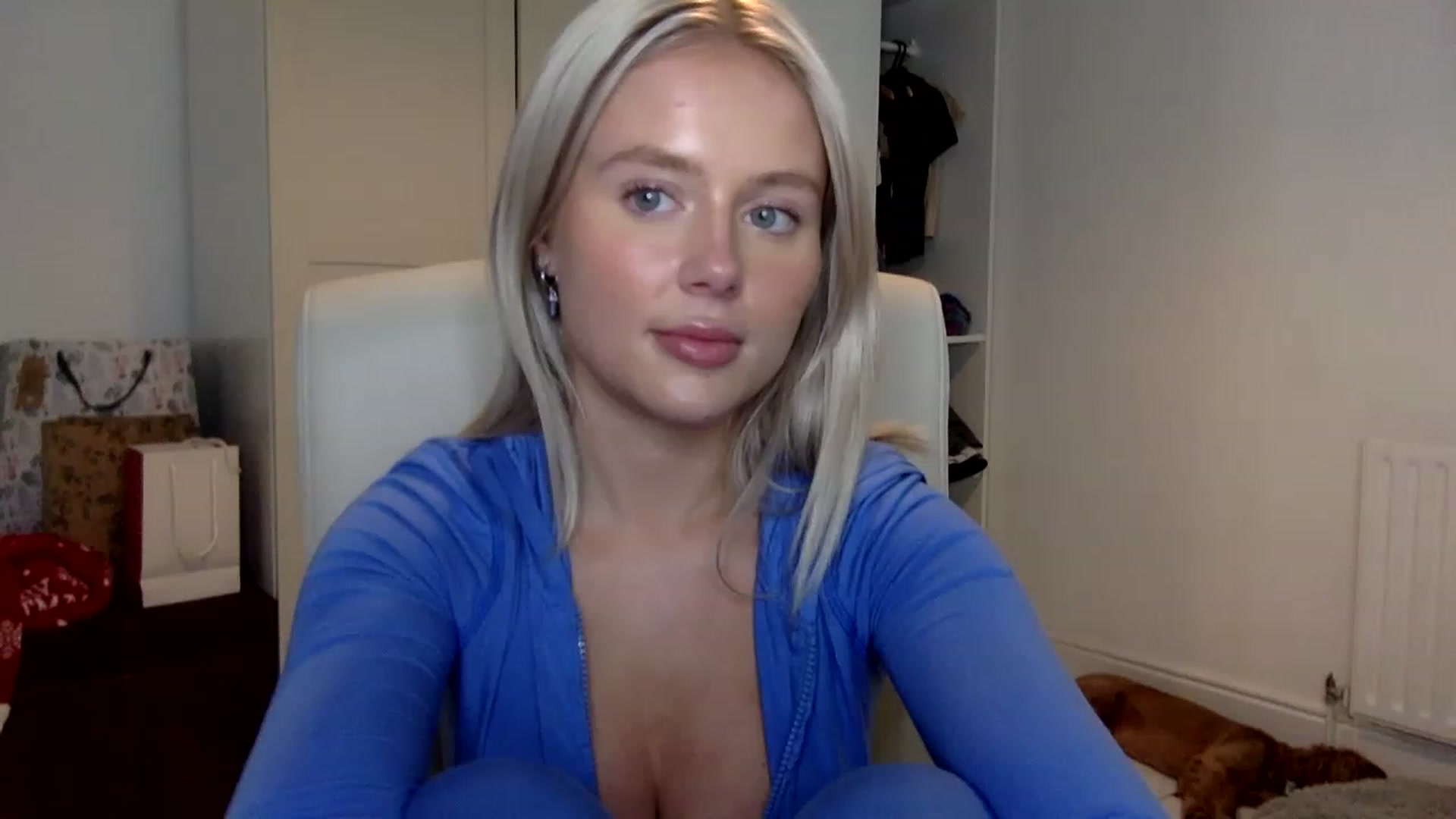 Gallery image thumbnail from BeaSaitou's myfreecams stream on, 12/22/2022, 17:11 image 18 of 20