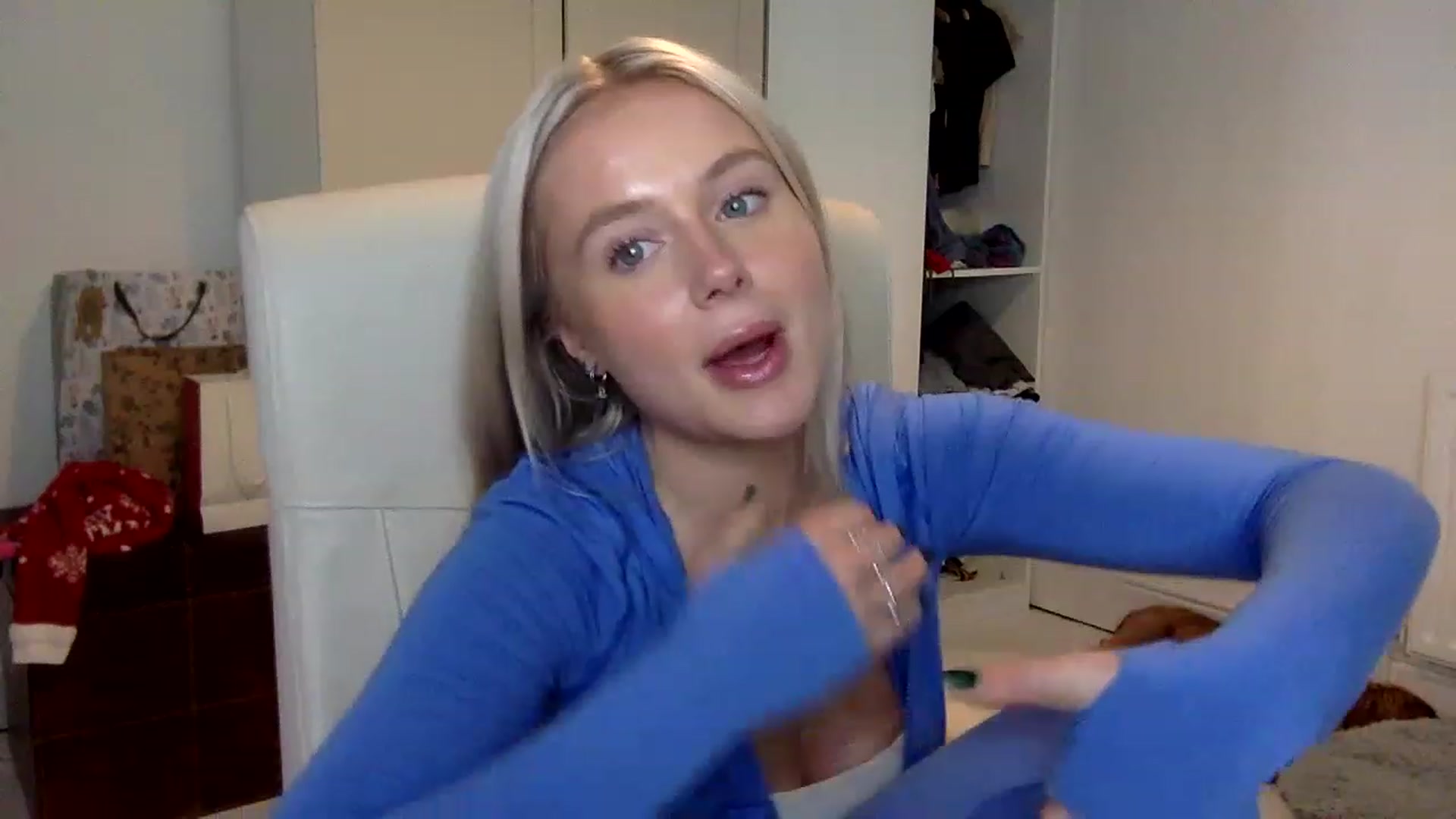 Gallery image thumbnail from BeaSaitou's myfreecams stream on, 12/22/2022, 17:11 image 3 of 20