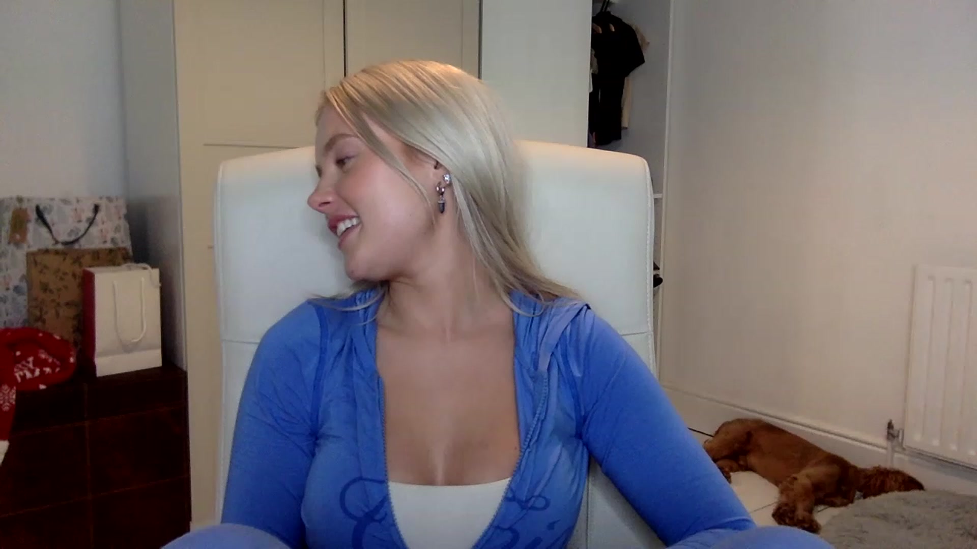 Gallery image thumbnail from BeaSaitou's myfreecams stream on, 12/22/2022, 17:11 image 16 of 20