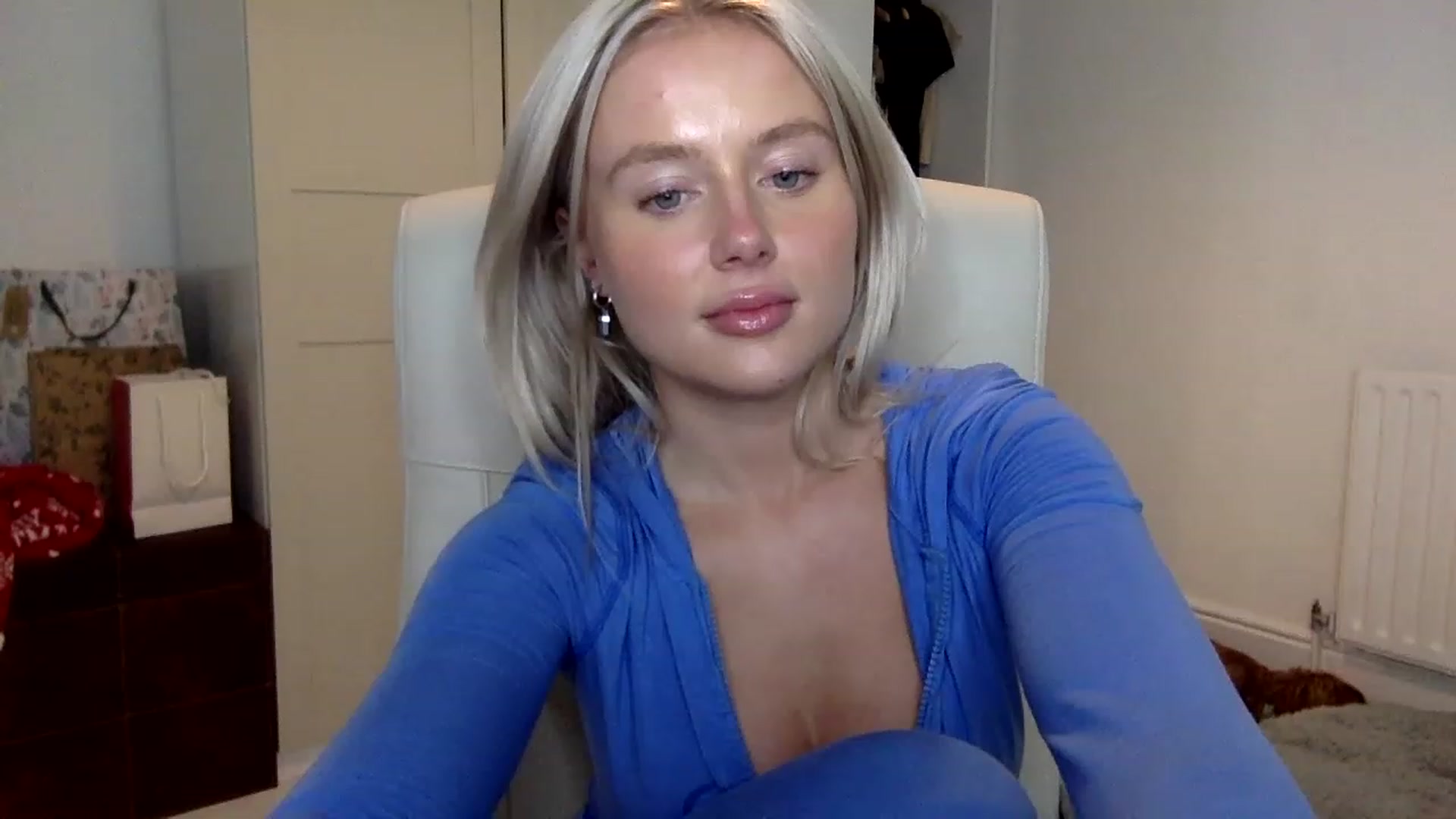 Gallery image thumbnail from BeaSaitou's myfreecams stream on, 12/22/2022, 17:11 image 1 of 20