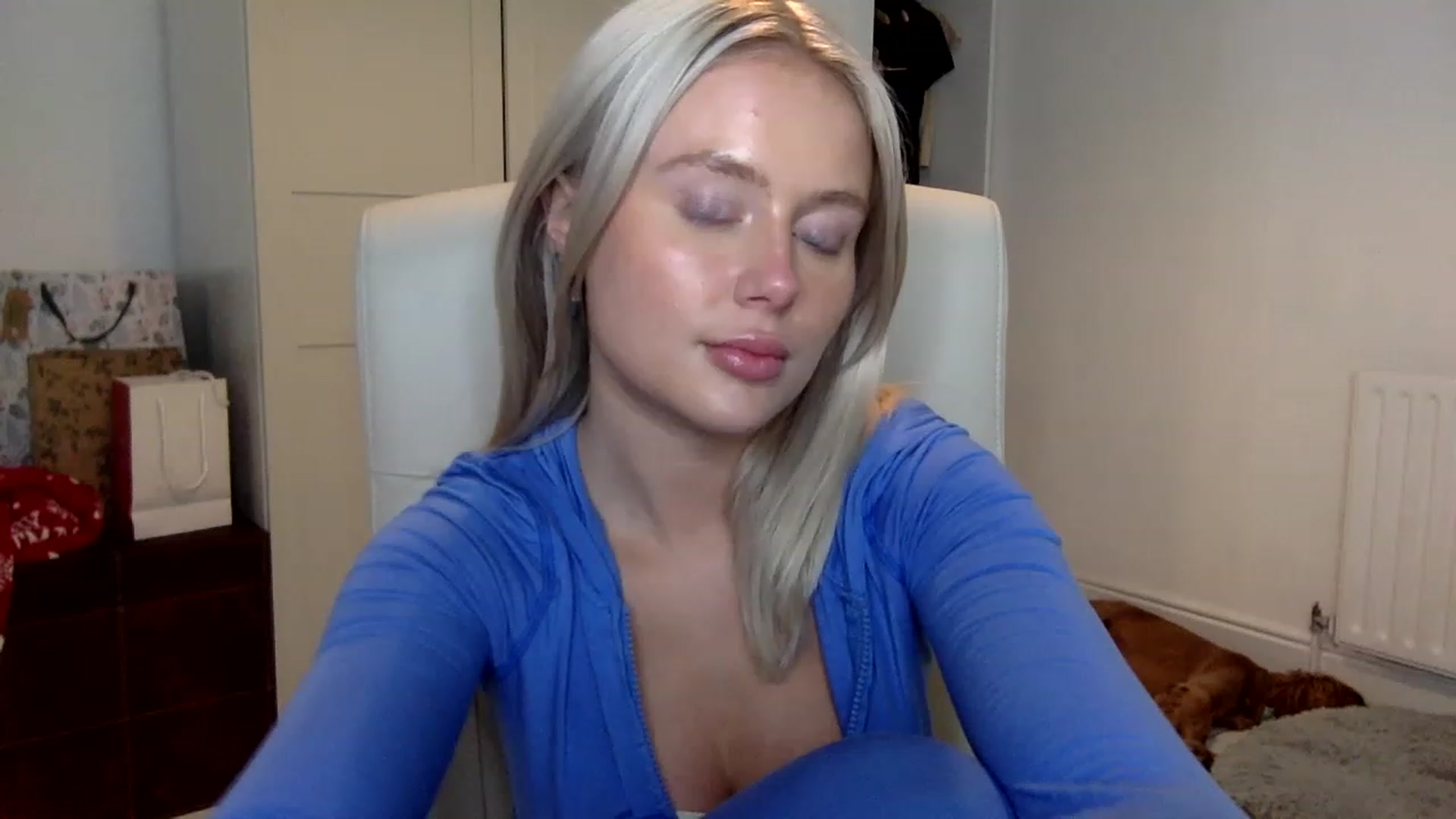 Gallery image thumbnail from BeaSaitou's myfreecams stream on, 12/22/2022, 17:11 image 2 of 20