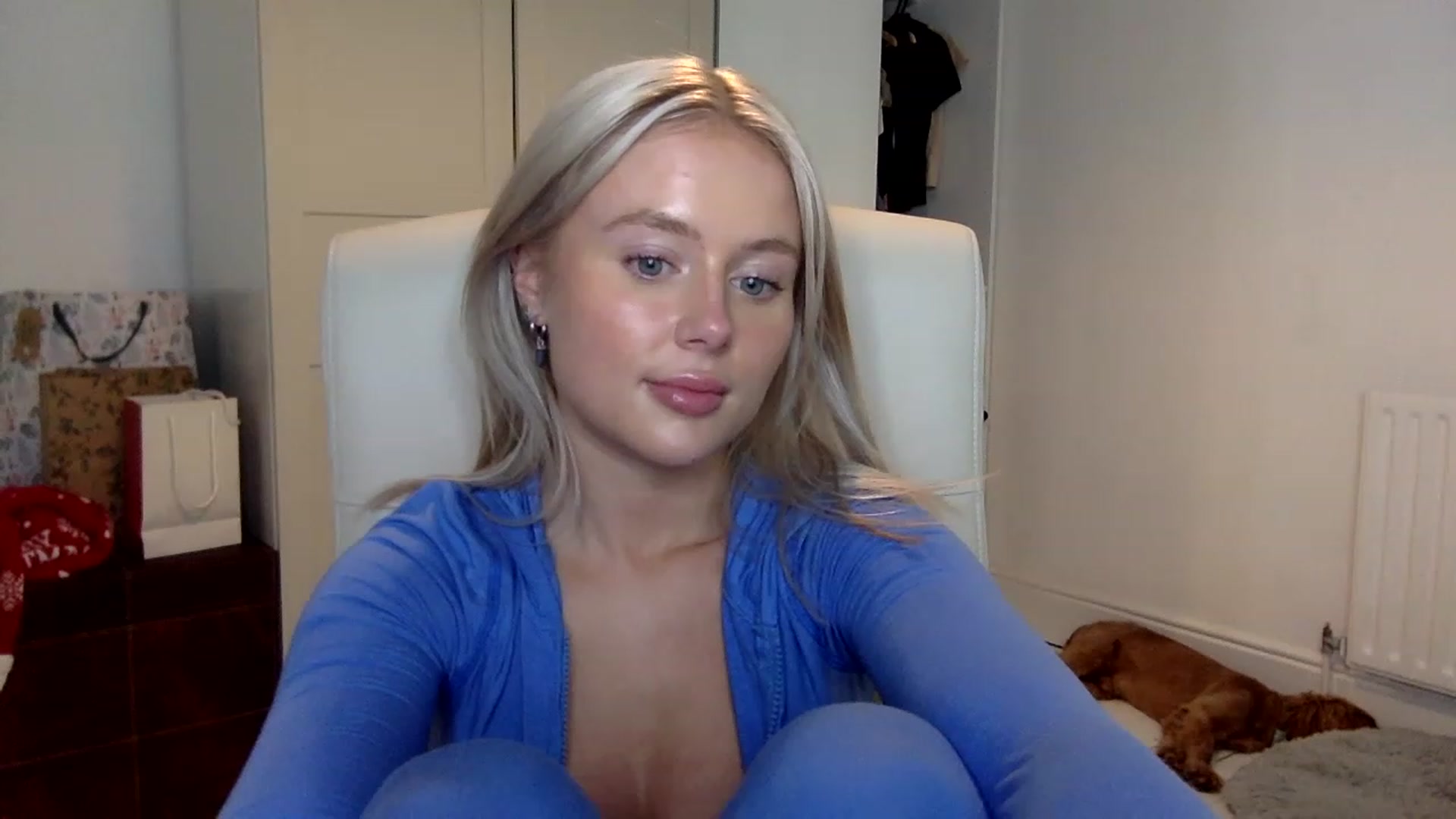 Gallery image thumbnail from BeaSaitou's myfreecams stream on, 12/22/2022, 17:11 image 15 of 20
