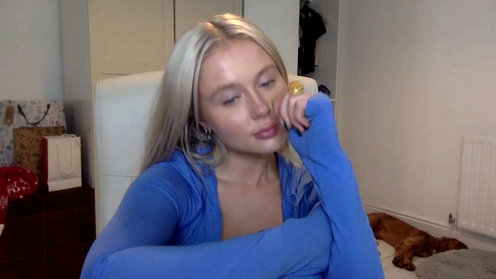 Gallery image thumbnail from BeaSaitou's myfreecams stream on, 12/22/2022, 17:11 image 8 of 20