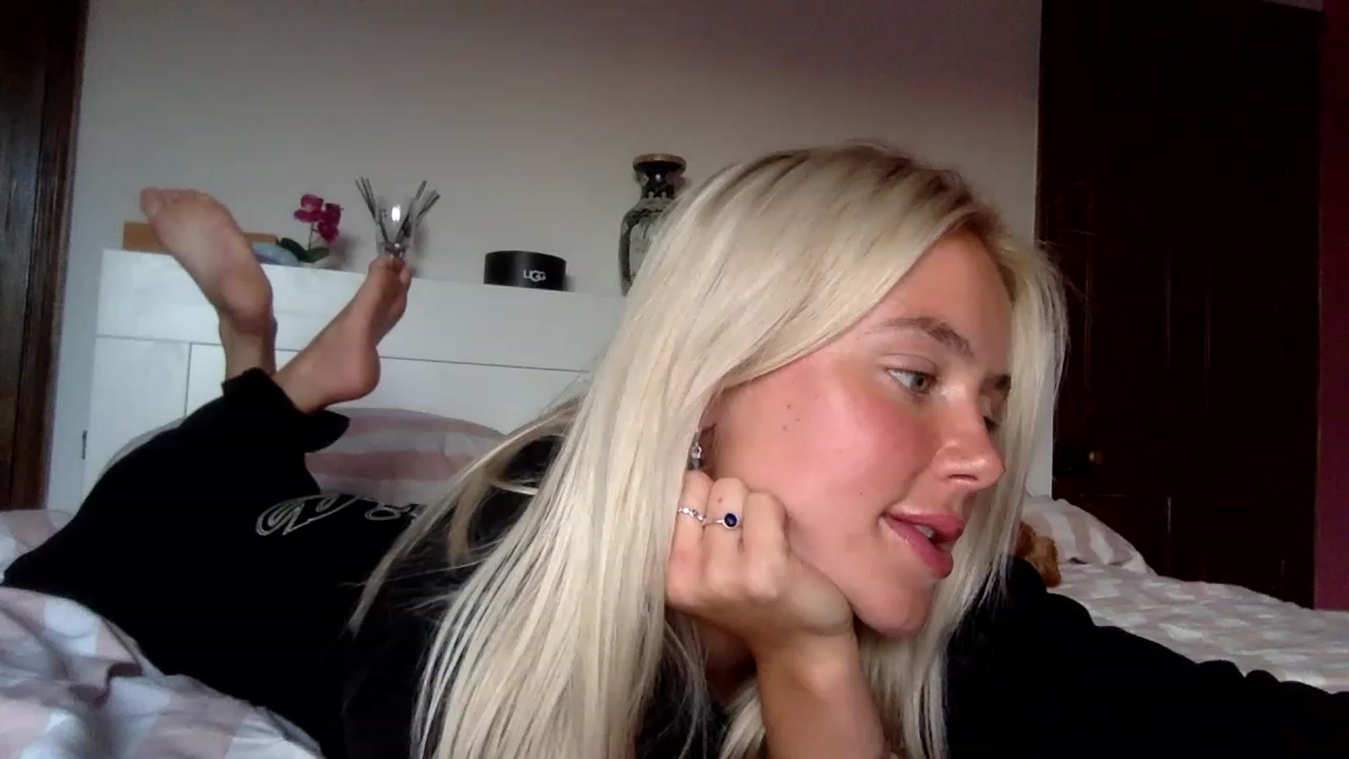 Gallery image thumbnail from BeaSaitou's myfreecams stream on, 01/17/2023, 15:57 image 15 of 20