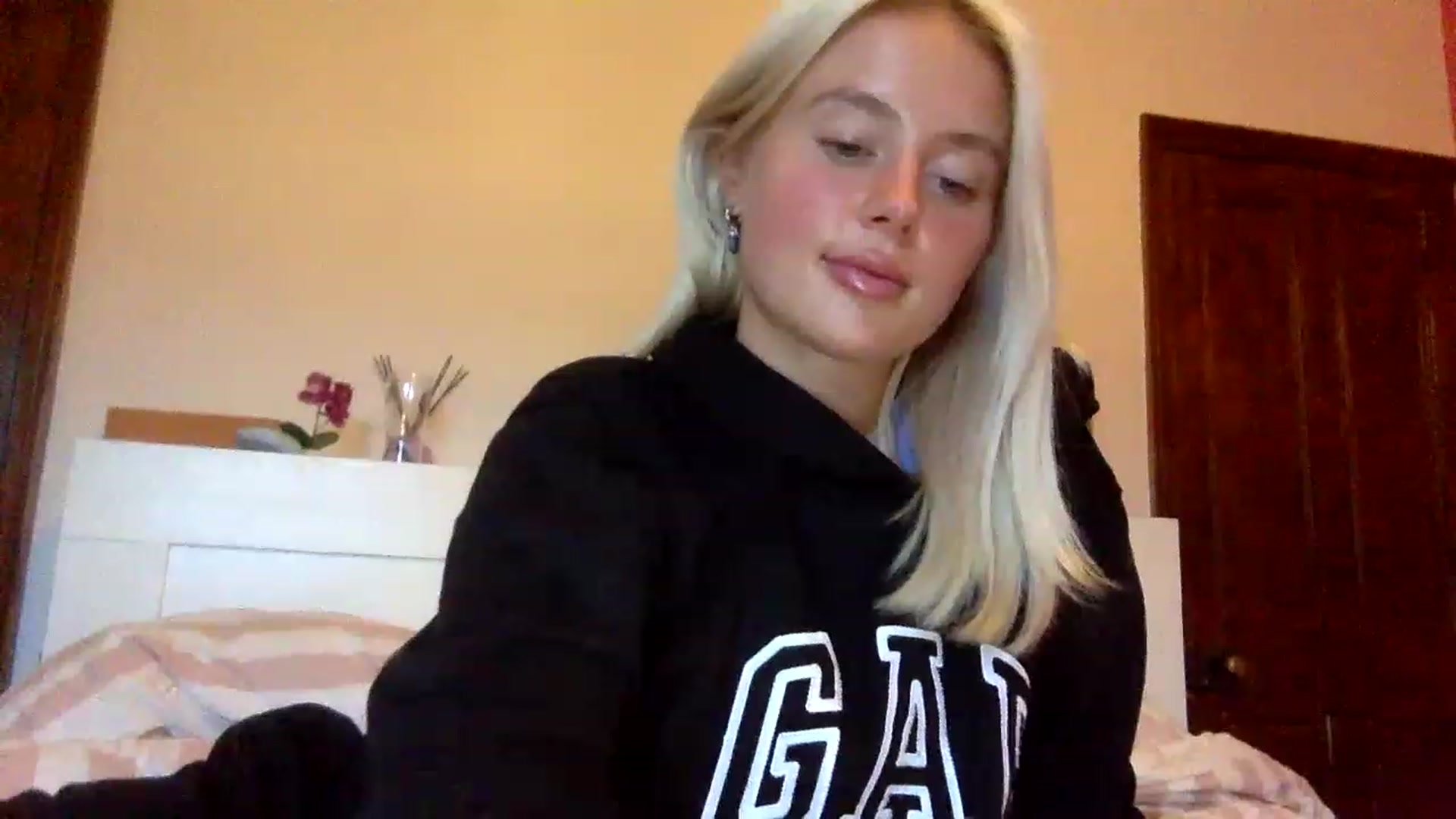 Gallery image thumbnail from BeaSaitou's myfreecams stream on, 01/17/2023, 16:31 image 10 of 20