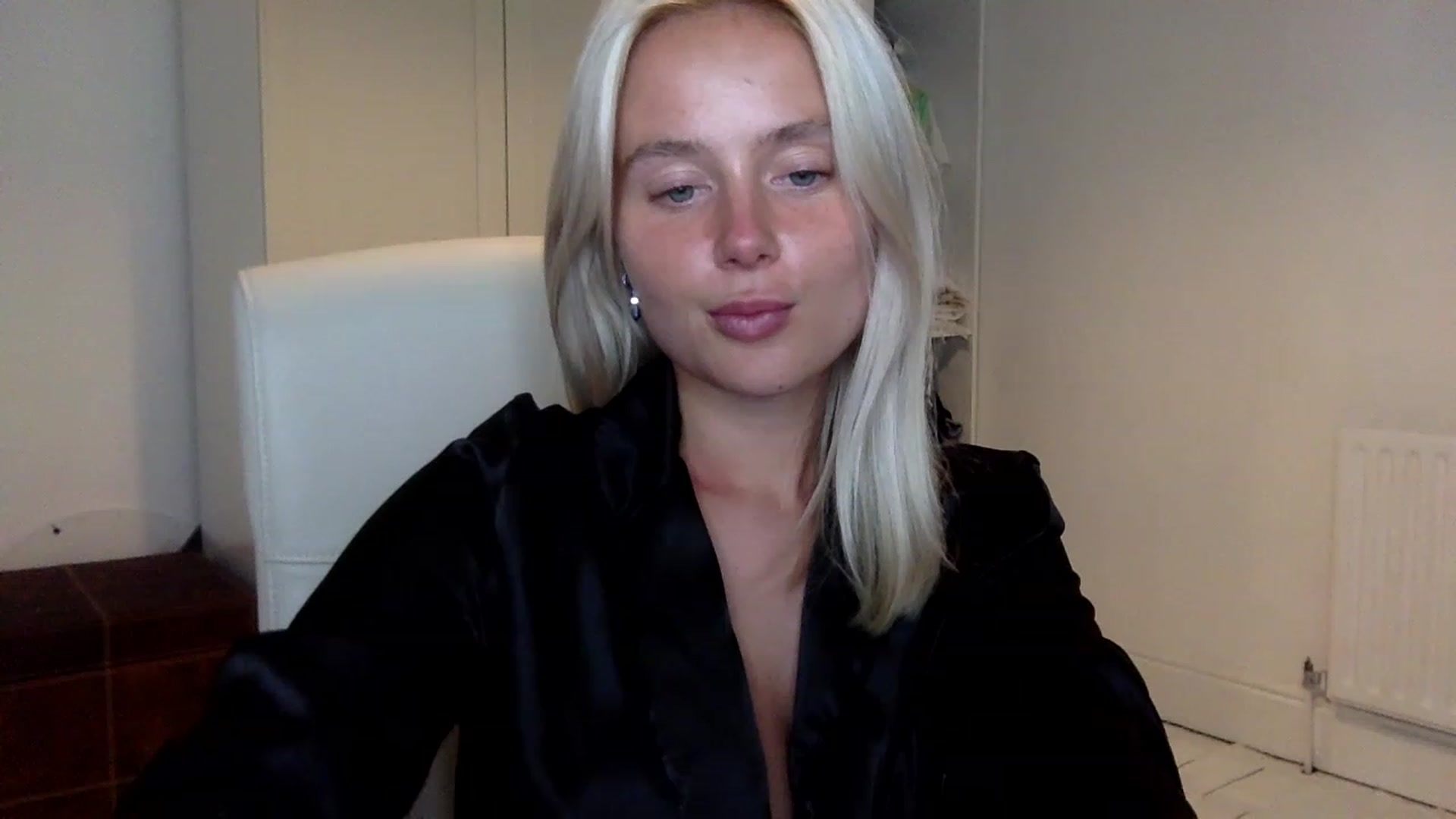 Gallery image thumbnail from BeaSaitou's myfreecams stream on, 01/17/2023, 21:39 image 4 of 20