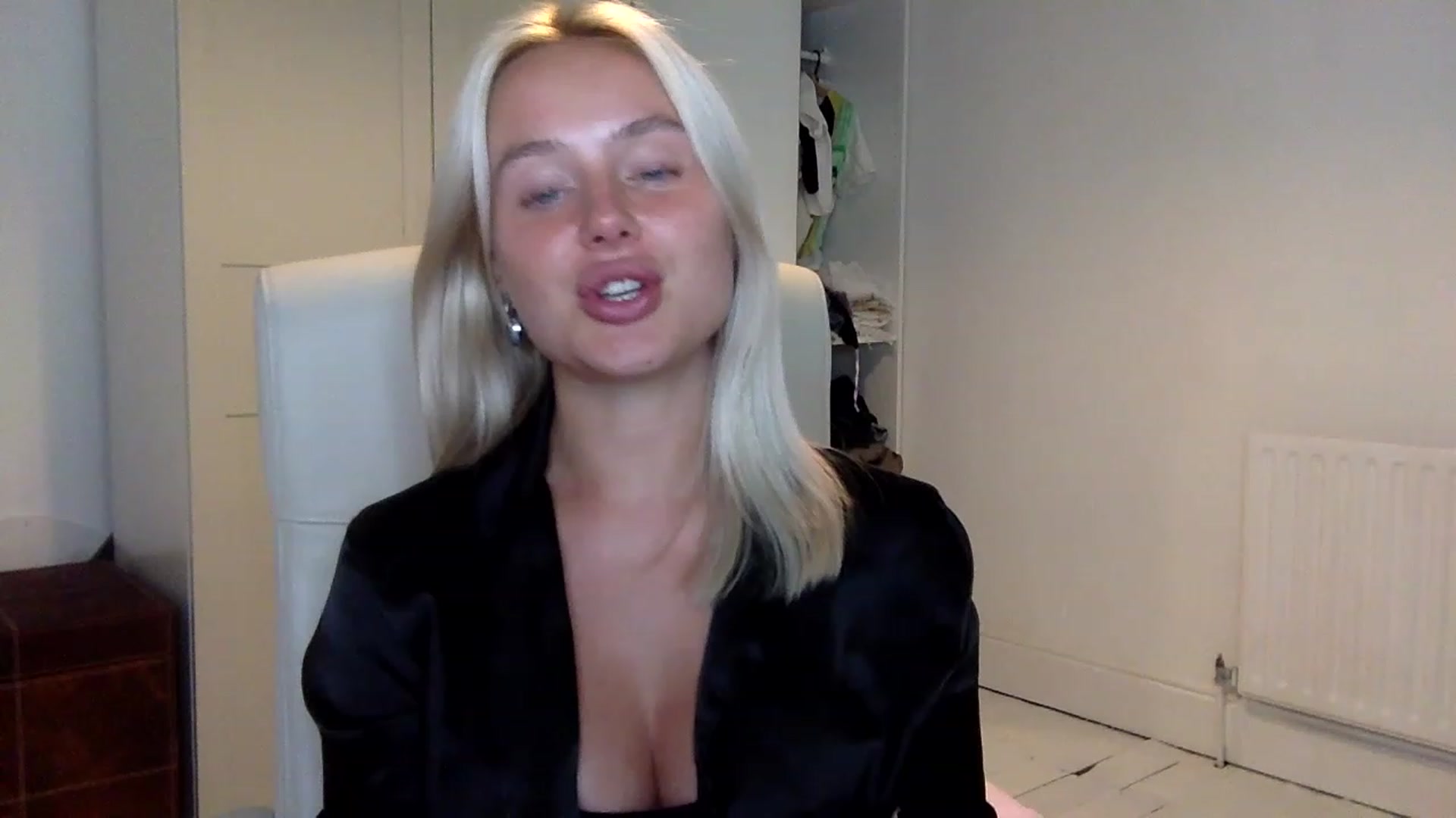 Gallery image thumbnail from BeaSaitou's myfreecams stream on, 01/17/2023, 21:39 image 11 of 20