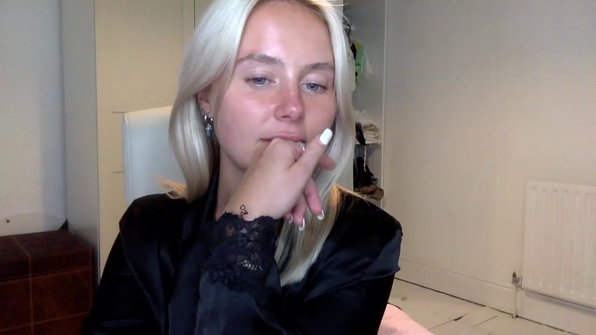 Gallery image thumbnail from BeaSaitou's myfreecams stream on, 01/17/2023, 21:39 image 14 of 20