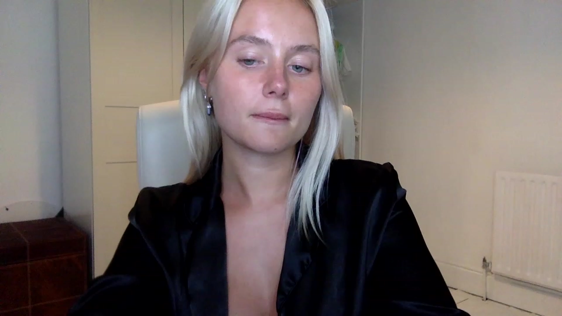 Gallery image thumbnail from BeaSaitou's myfreecams stream on, 01/17/2023, 21:39 image 19 of 20