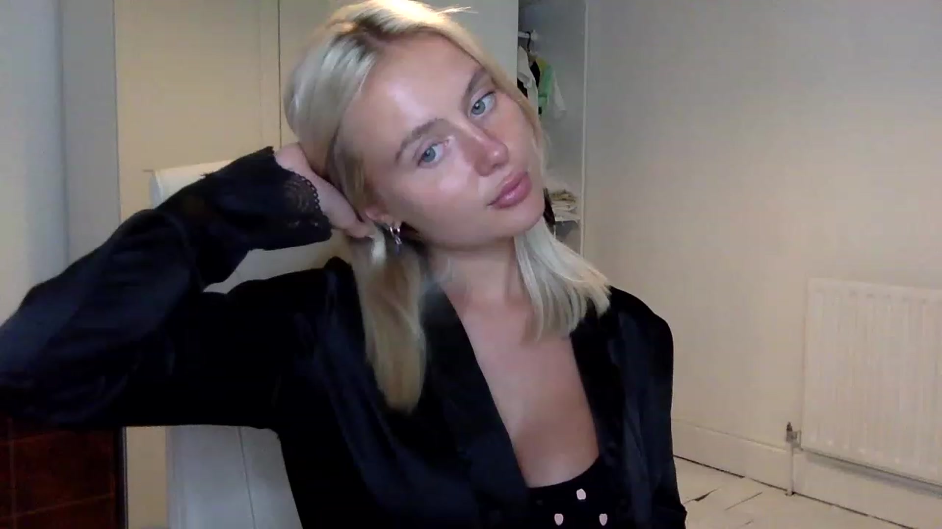 Gallery image thumbnail from BeaSaitou's myfreecams stream on, 01/17/2023, 21:39 image 10 of 20