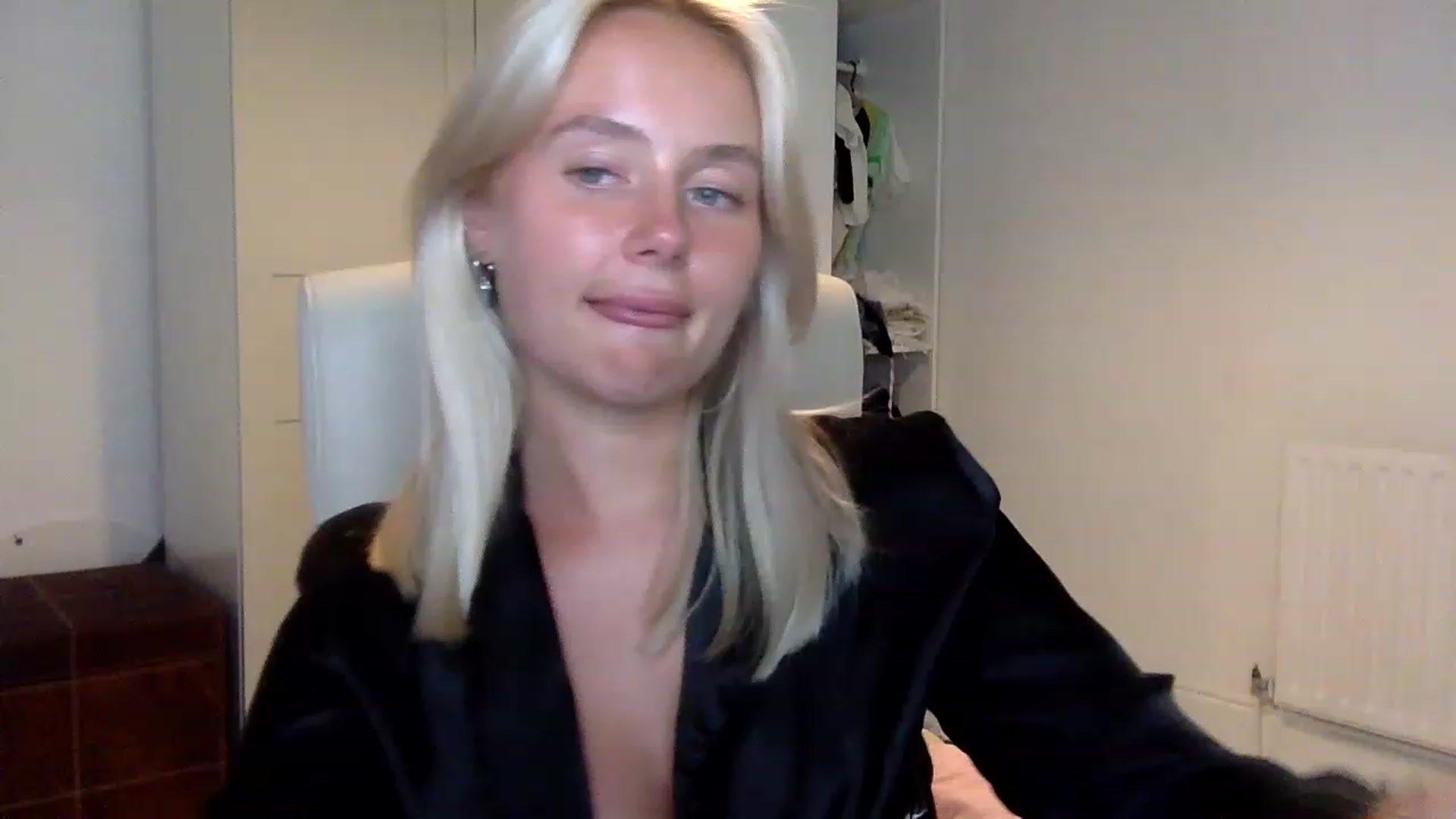 Gallery image thumbnail from BeaSaitou's myfreecams stream on, 01/17/2023, 21:39 image 15 of 20