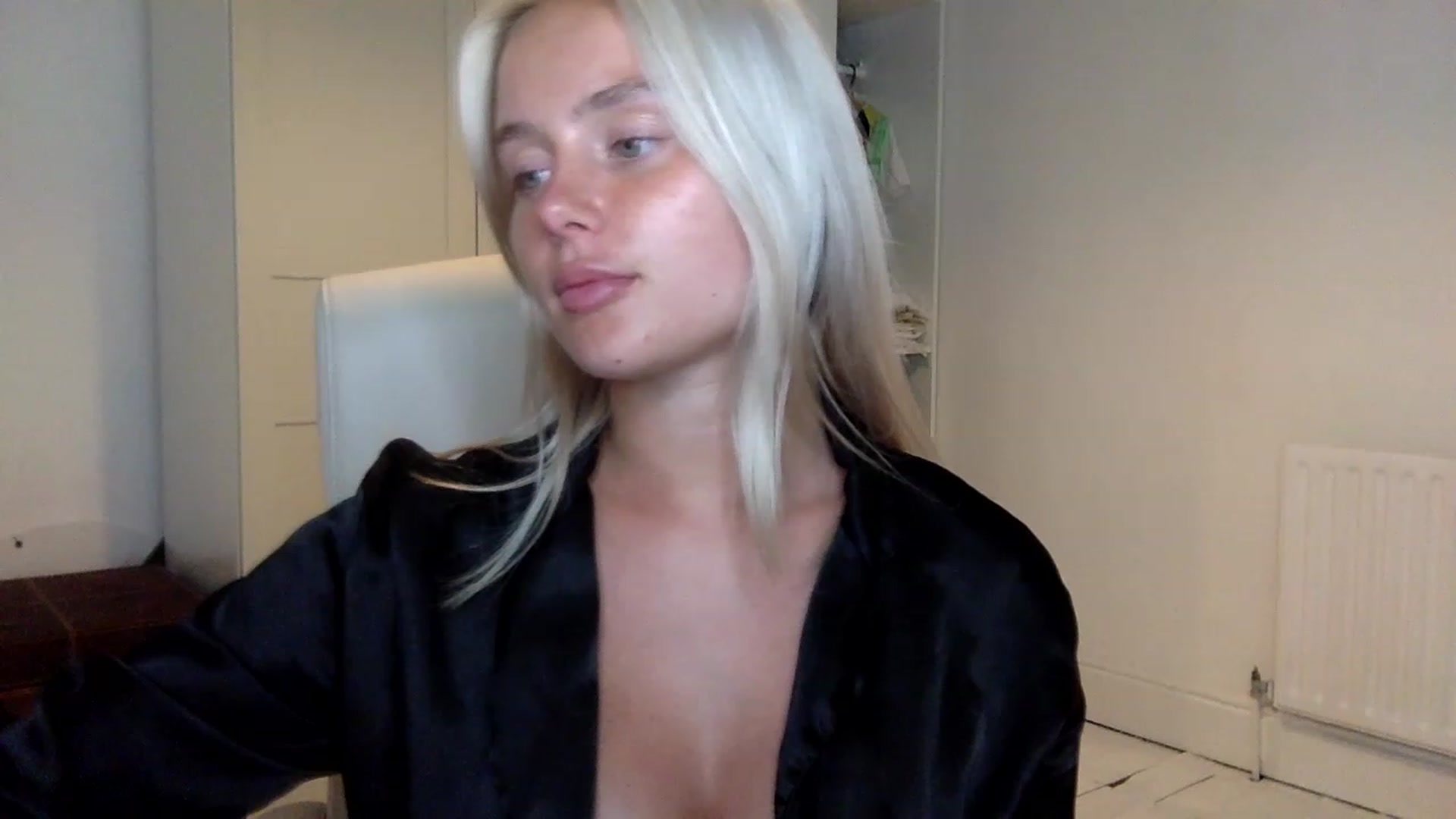 Gallery image thumbnail from BeaSaitou's myfreecams stream on, 01/17/2023, 21:39 image 17 of 20