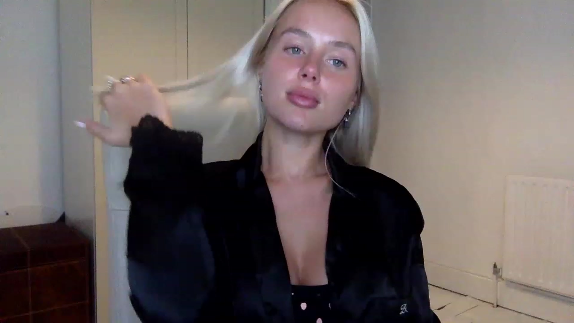 Gallery image thumbnail from BeaSaitou's myfreecams stream on, 01/17/2023, 21:39 image 16 of 20