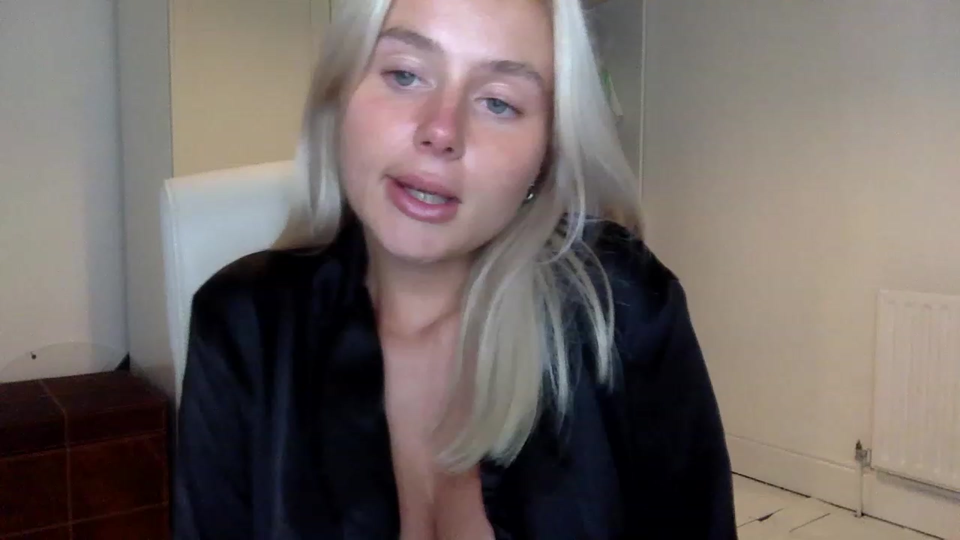 Gallery image thumbnail from BeaSaitou's myfreecams stream on, 01/17/2023, 21:39 image 8 of 20