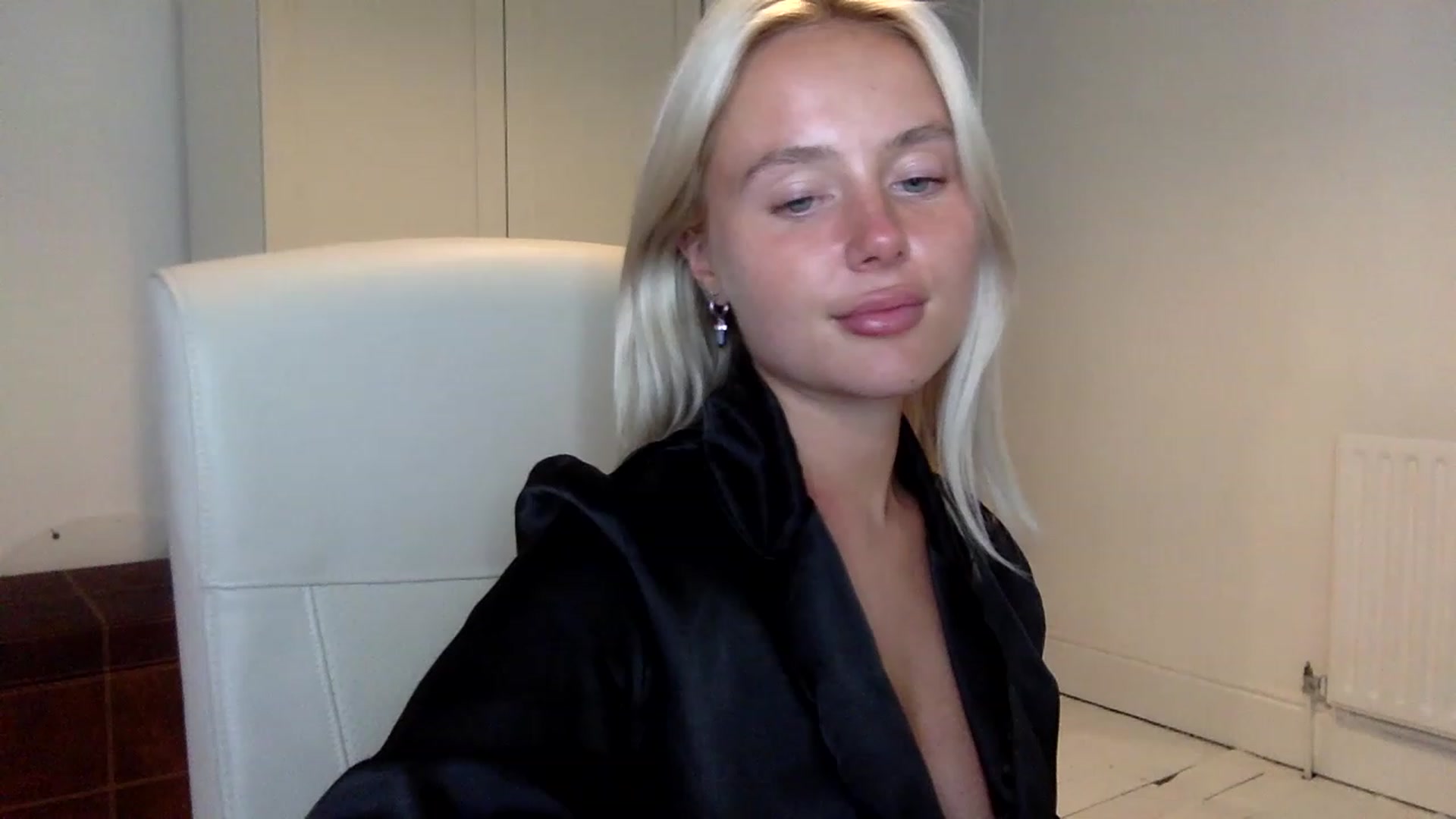 Gallery image thumbnail from BeaSaitou's myfreecams stream on, 01/17/2023, 21:39 image 6 of 20