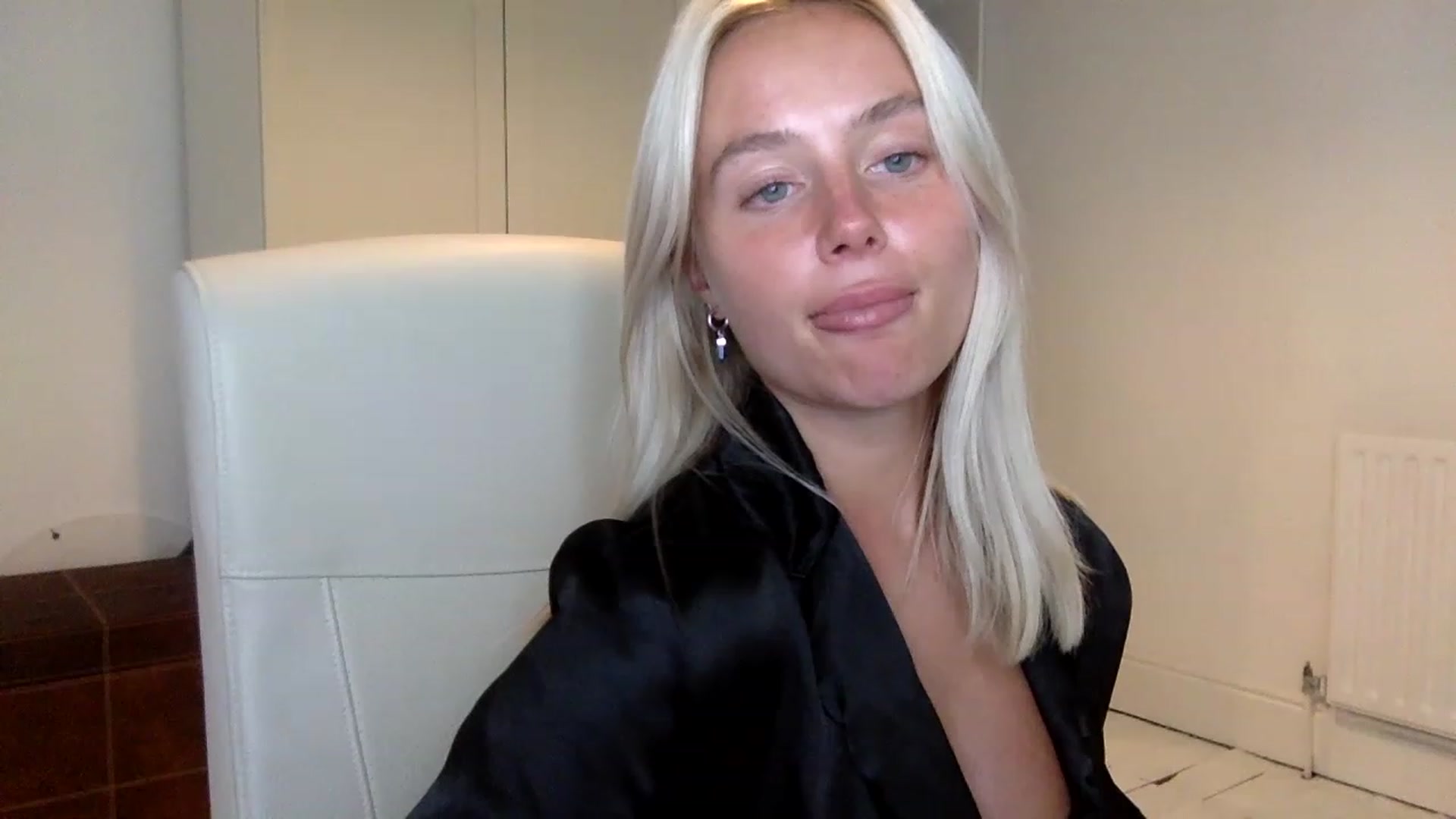 Gallery image thumbnail from BeaSaitou's myfreecams stream on, 01/17/2023, 21:39 image 3 of 20