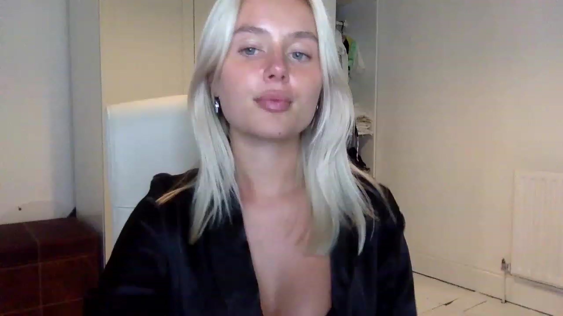 Gallery image thumbnail from BeaSaitou's myfreecams stream on, 01/17/2023, 21:39 image 9 of 20