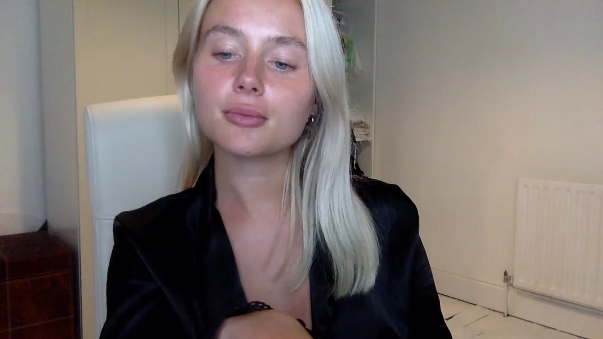 Gallery image thumbnail from BeaSaitou's myfreecams stream on, 01/17/2023, 21:39 image 12 of 20