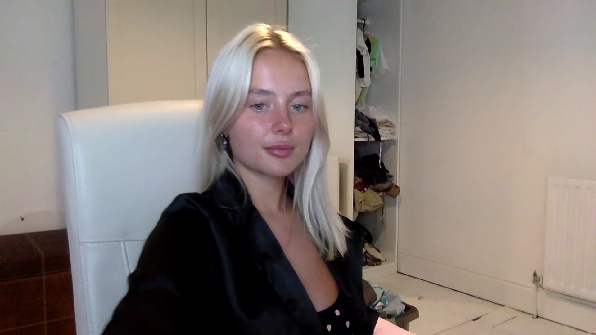 Gallery image thumbnail from BeaSaitou's myfreecams stream on, 01/17/2023, 21:39 image 2 of 20