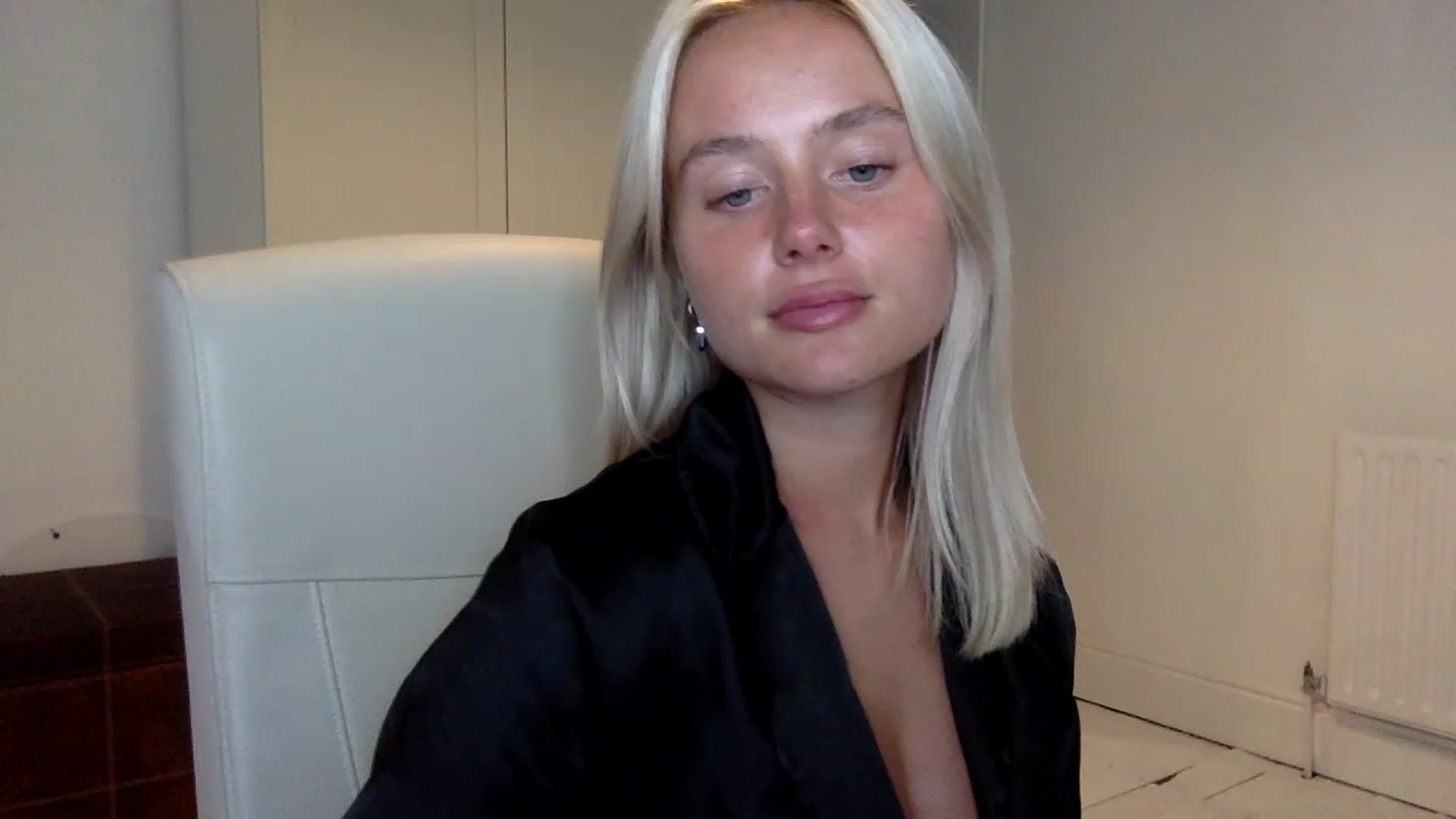 Gallery image thumbnail from BeaSaitou's myfreecams stream on, 01/17/2023, 21:39 image 5 of 20