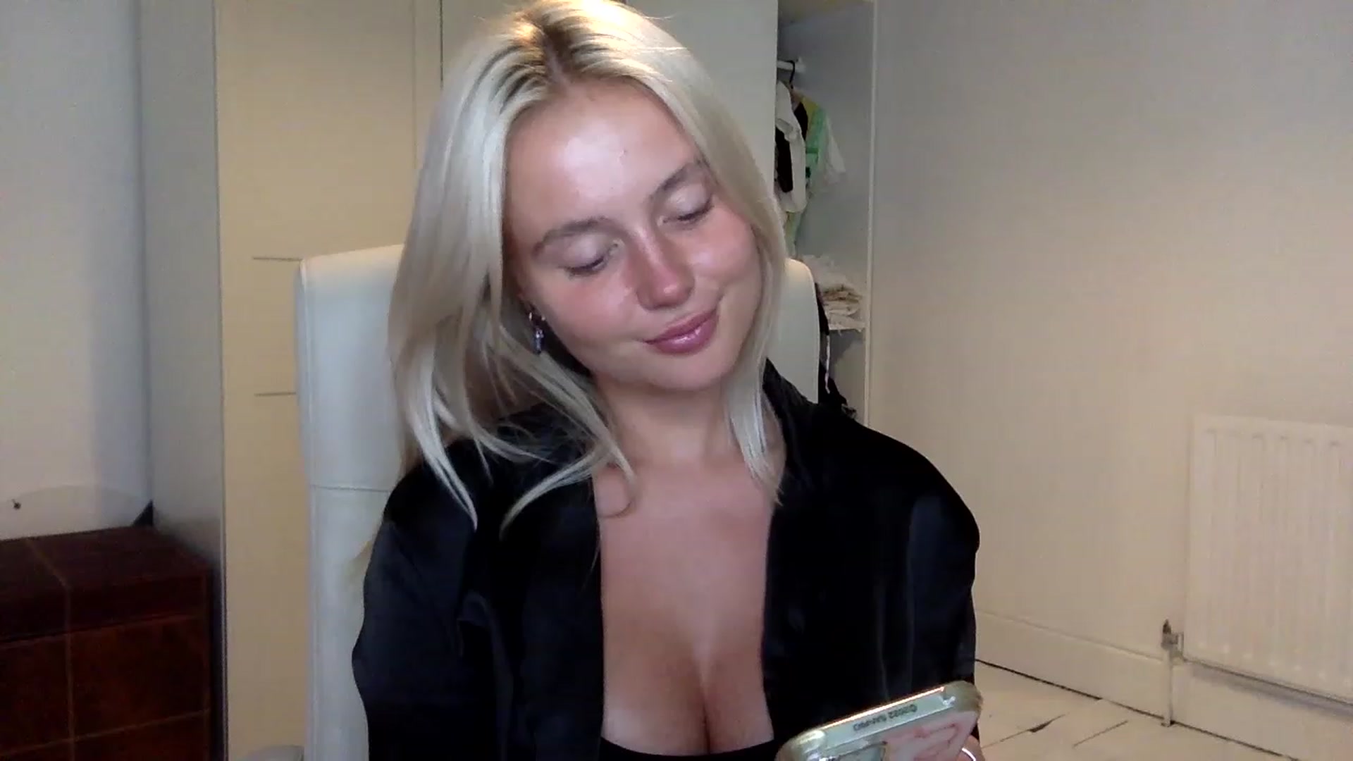 Gallery image thumbnail from BeaSaitou's myfreecams stream on, 01/17/2023, 21:39 image 18 of 20