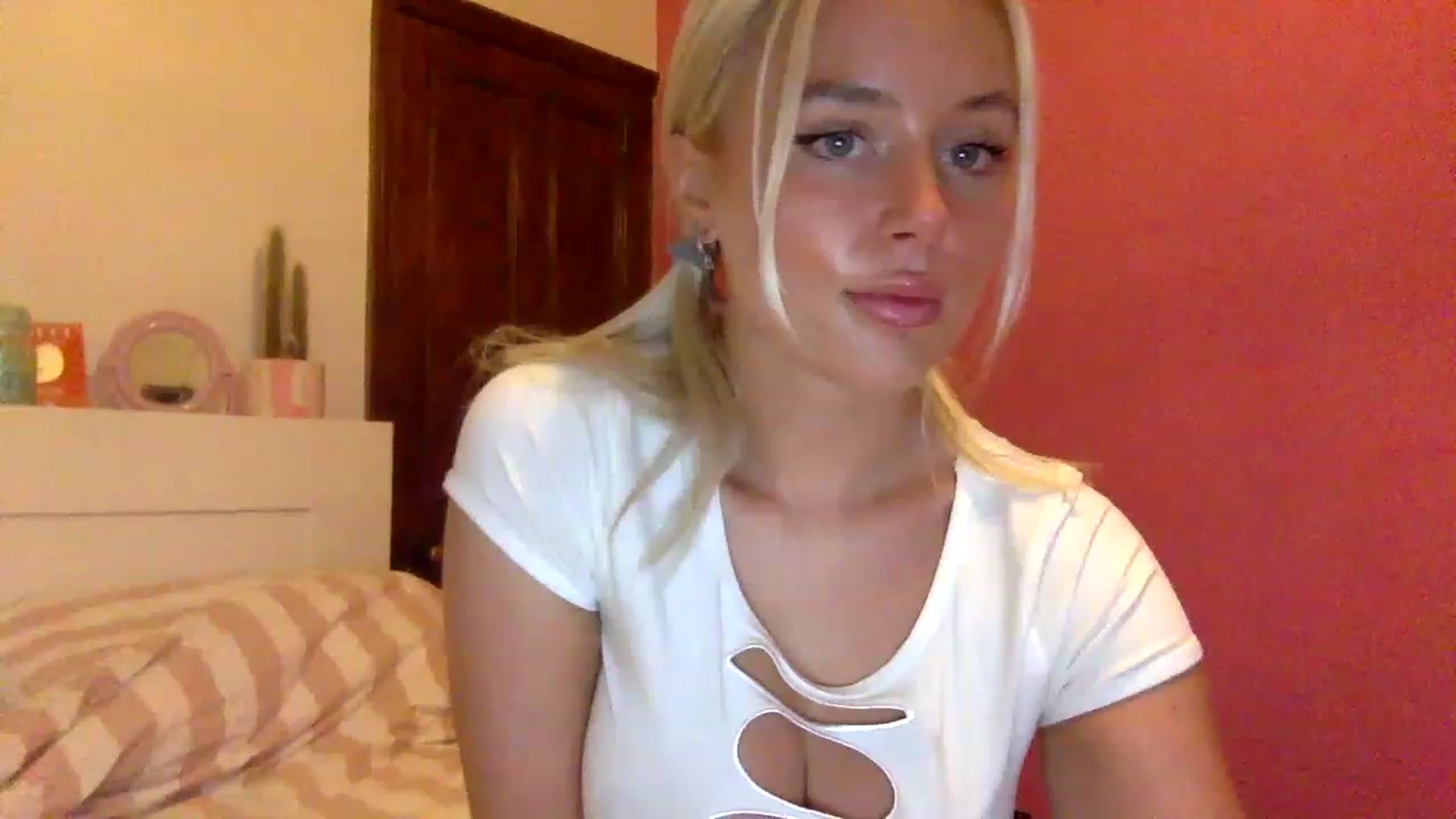 Gallery image thumbnail from BeaSaitou's myfreecams stream on, 01/18/2023, 18:34 image 2 of 20