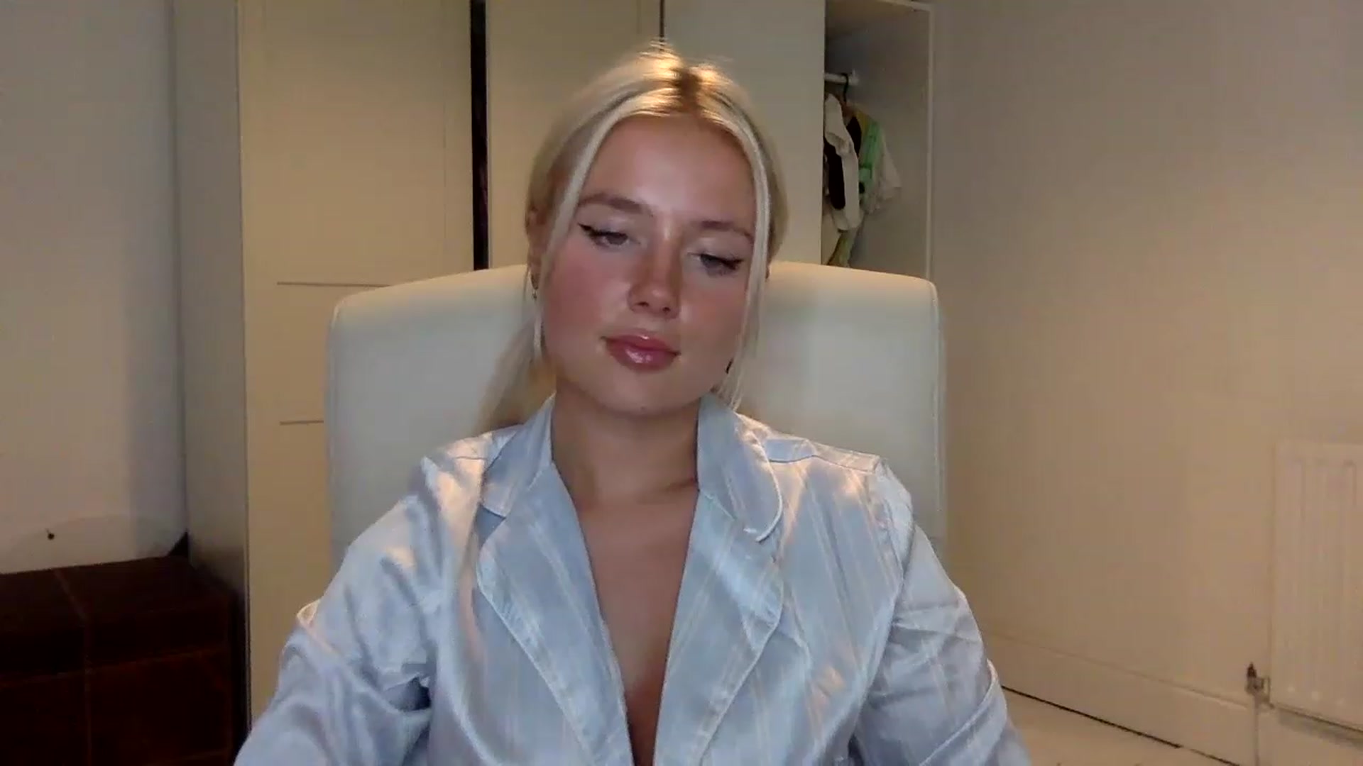 Gallery image thumbnail from BeaSaitou's myfreecams stream on, 01/18/2023, 22:14 image 3 of 20